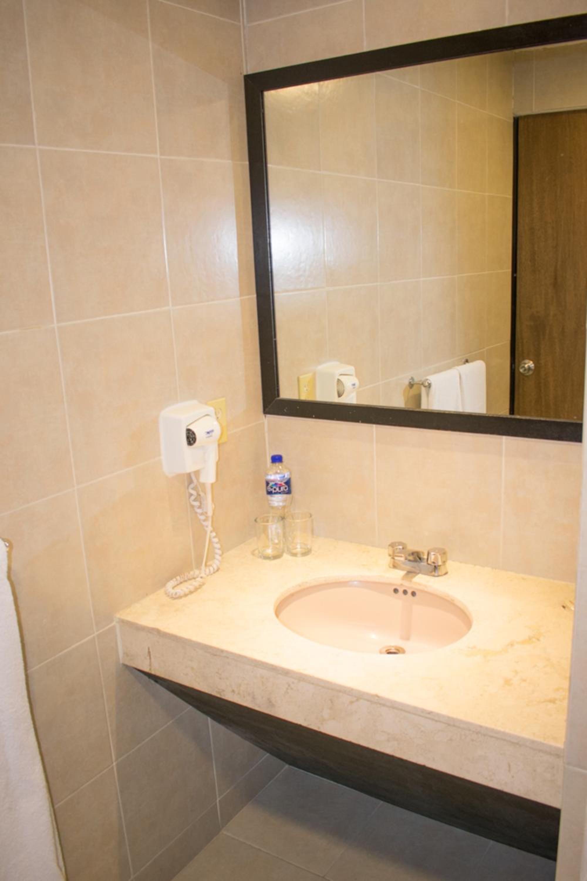Standard King Room photo 2