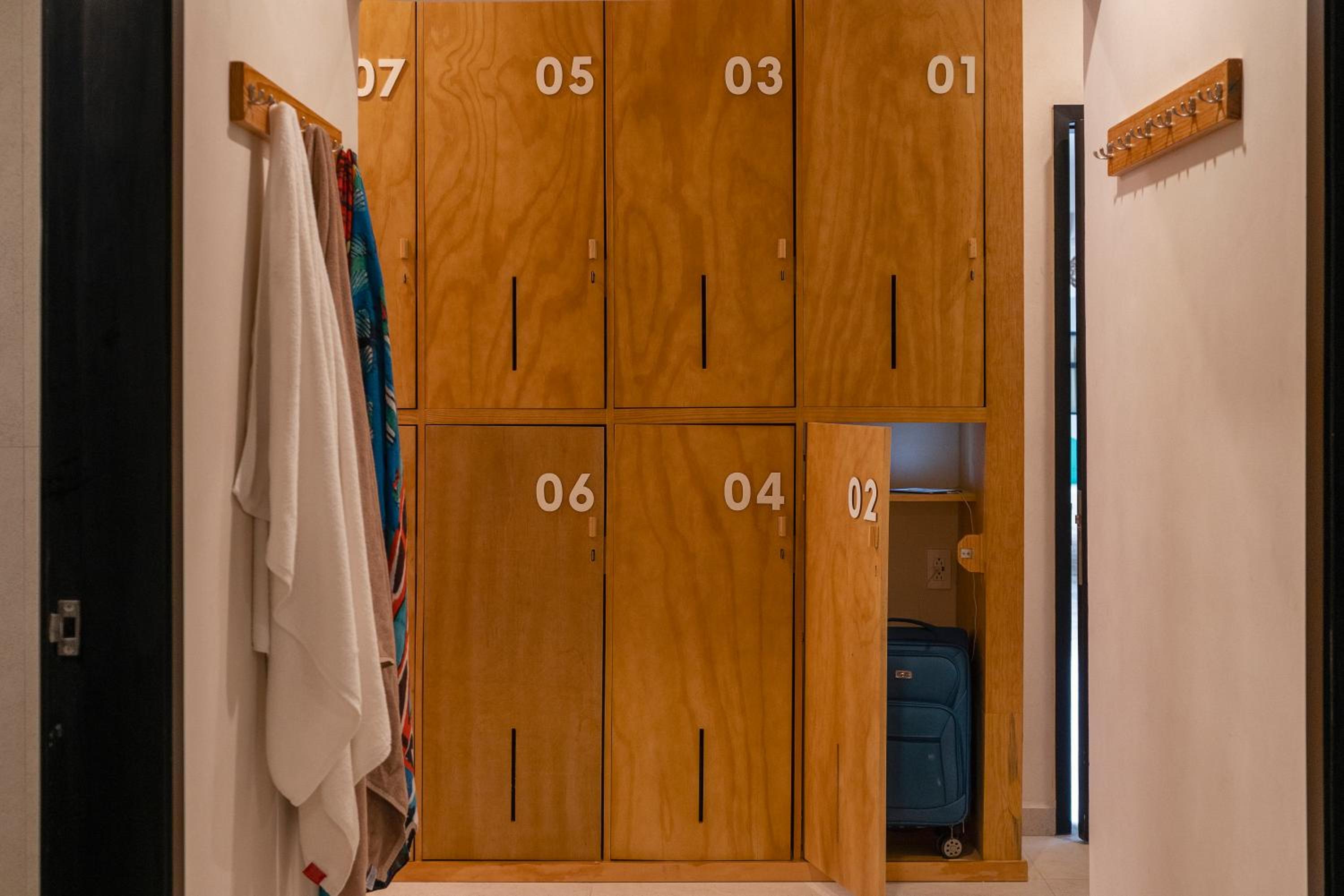 Bed in 8-Bed Mixed Dormitory Room photo 3
