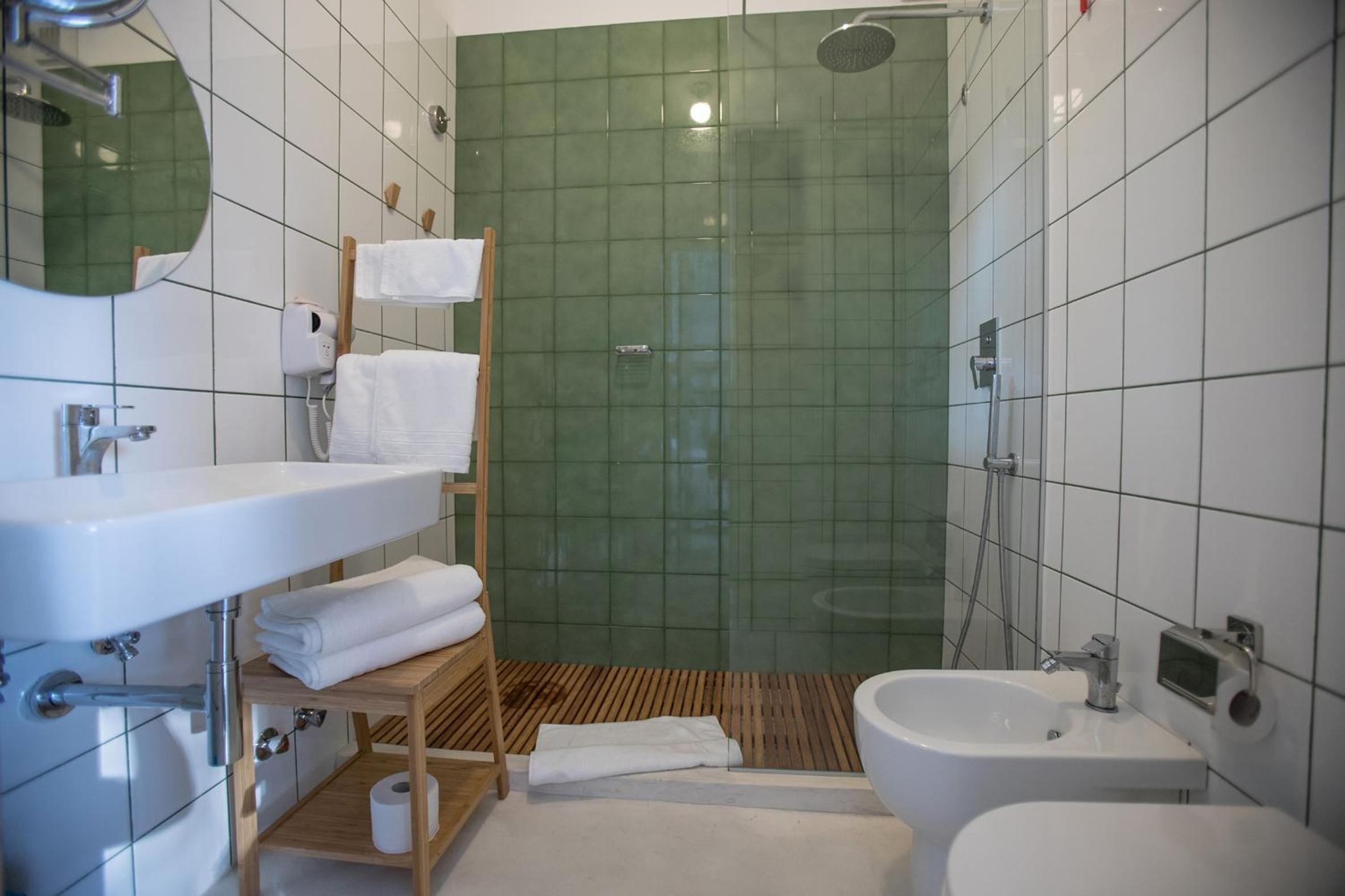 Deluxe Double Room with Sea View - Photo 3