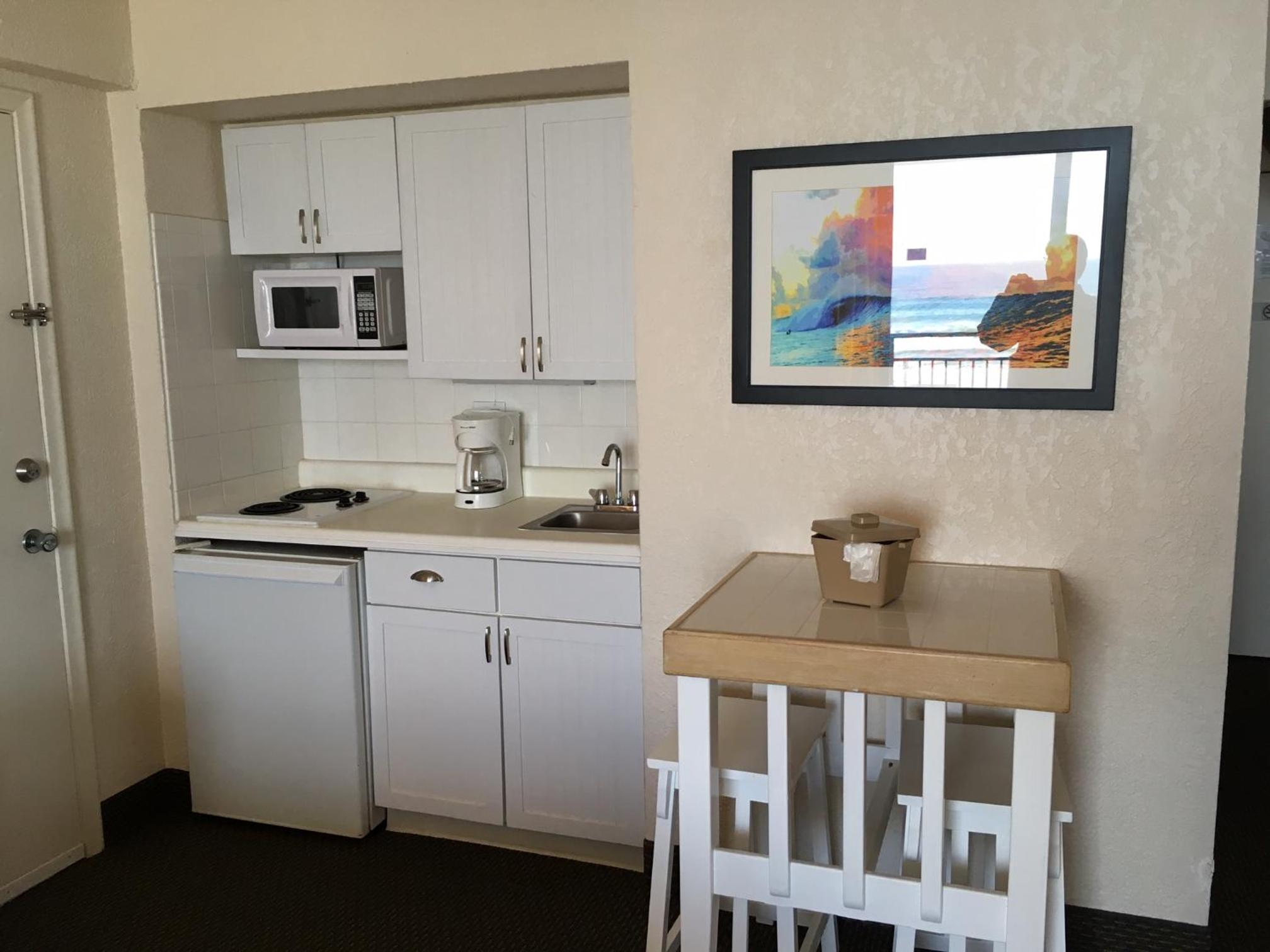 Studio with Kitchen - Oceanfront - Photo 3