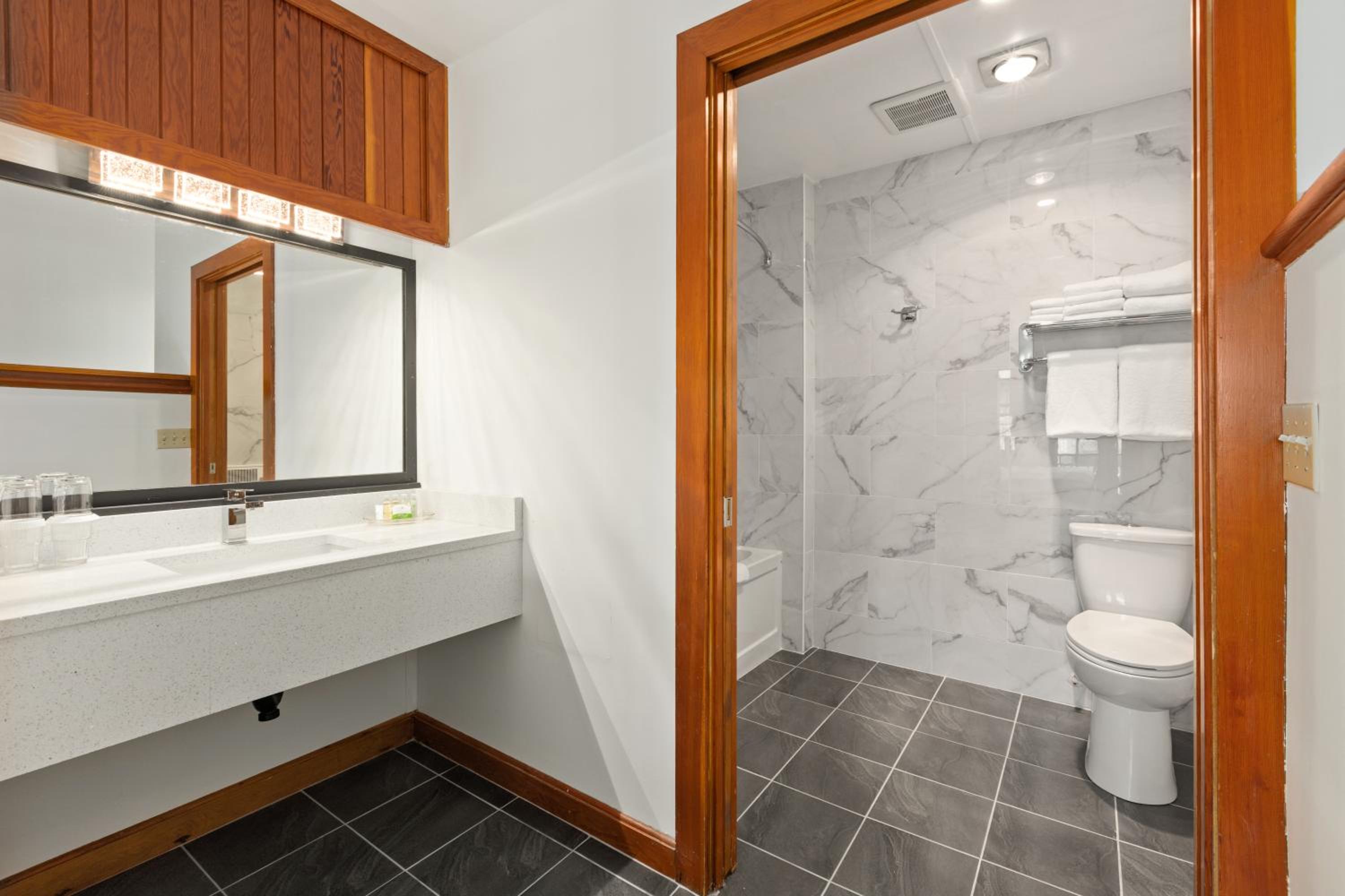 Executive Loft - Photo 4