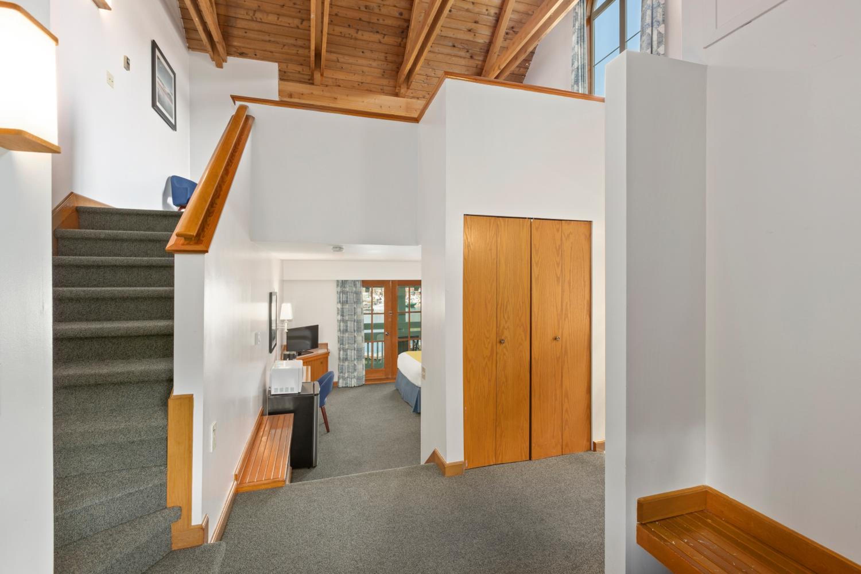 Executive Loft - Photo 1