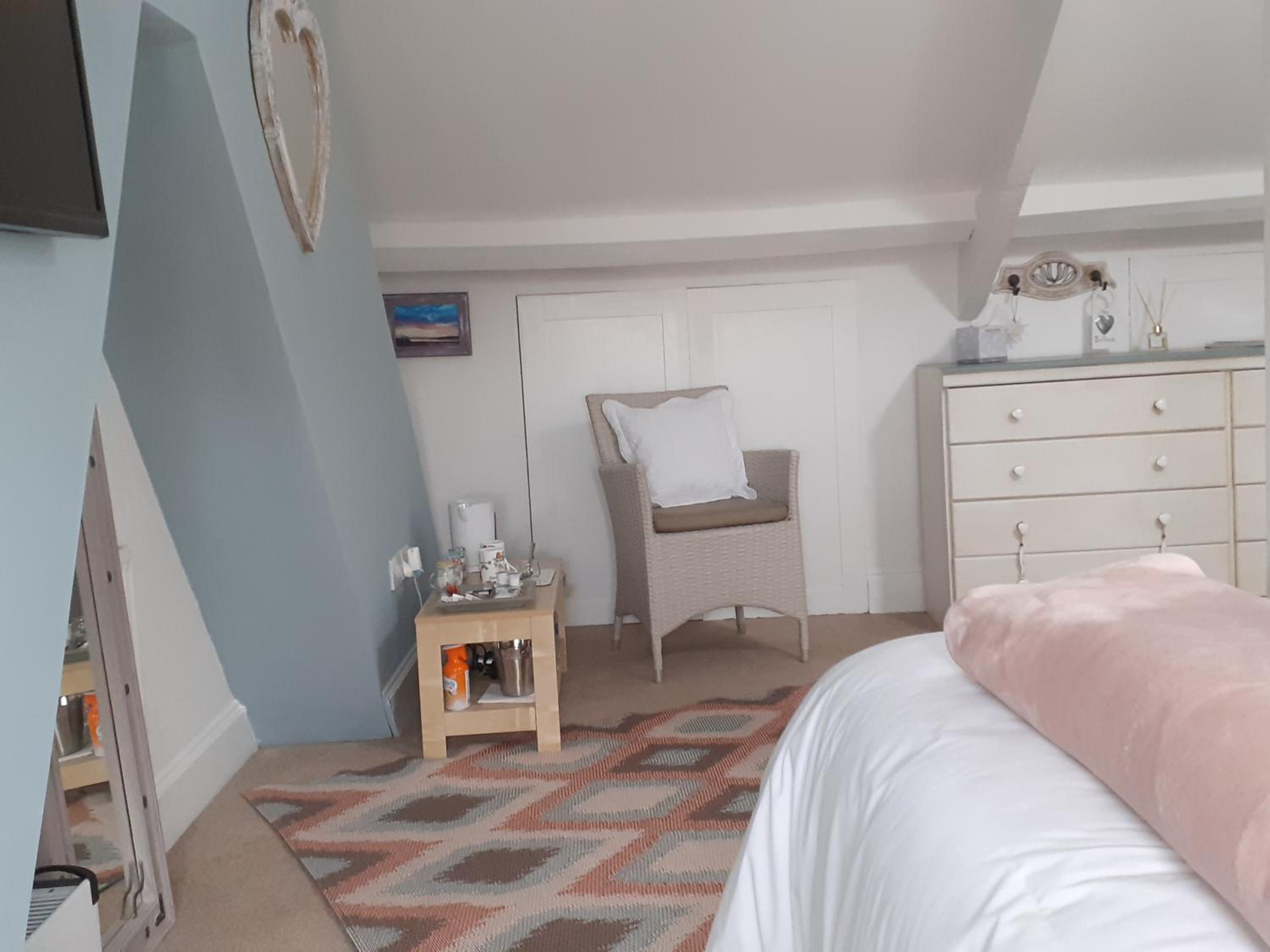King Room with Separate Private Bathroom photo 3
