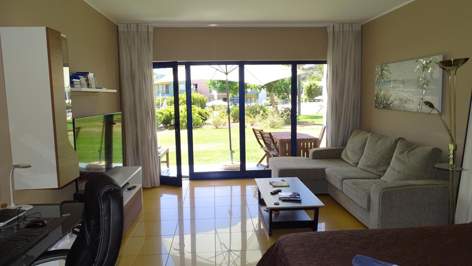 Apartment with Pool View