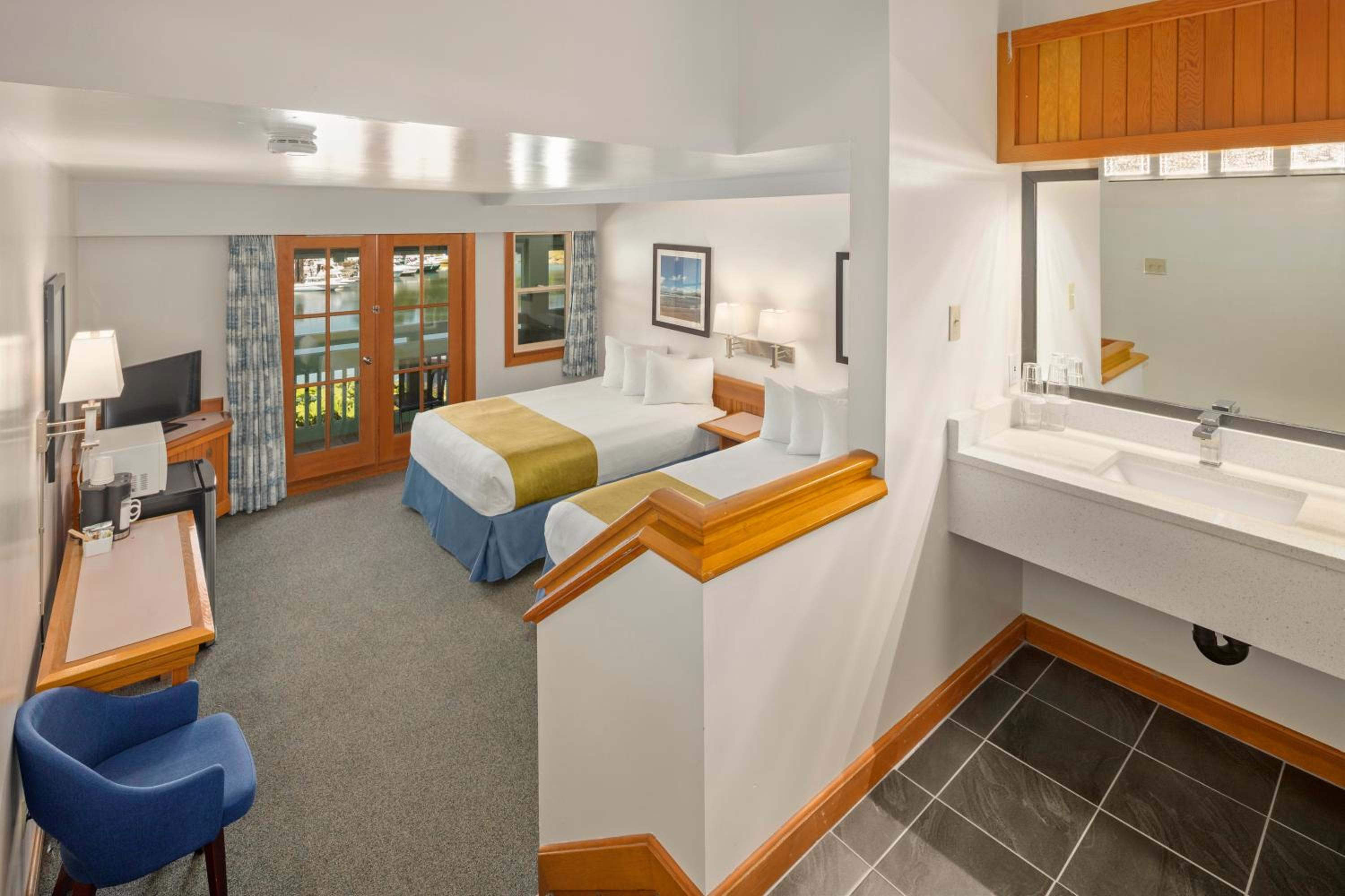 Standard Loft (Pet-Friendly) - Photo 5