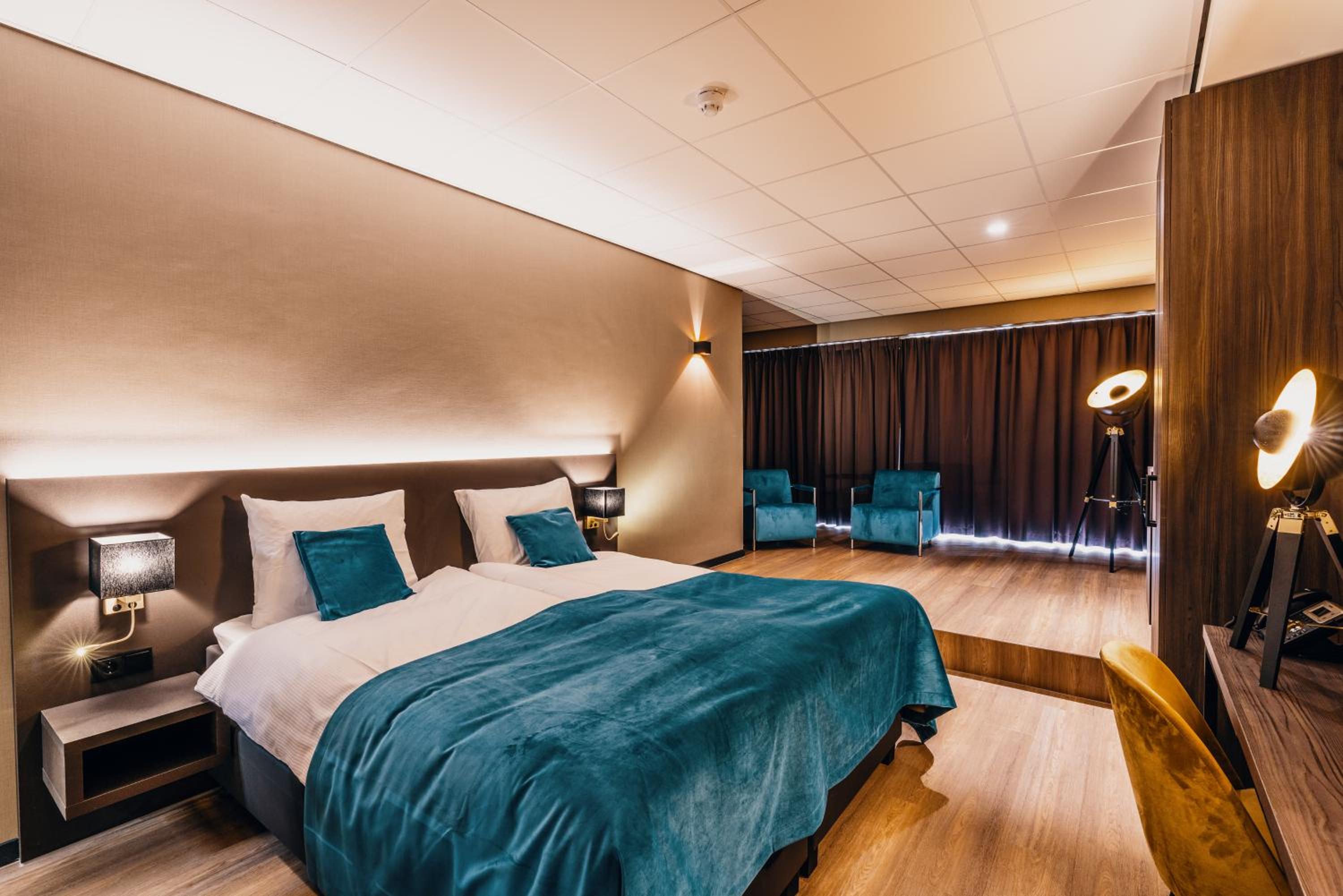 Deluxe Double Room with Bath - Photo 1
