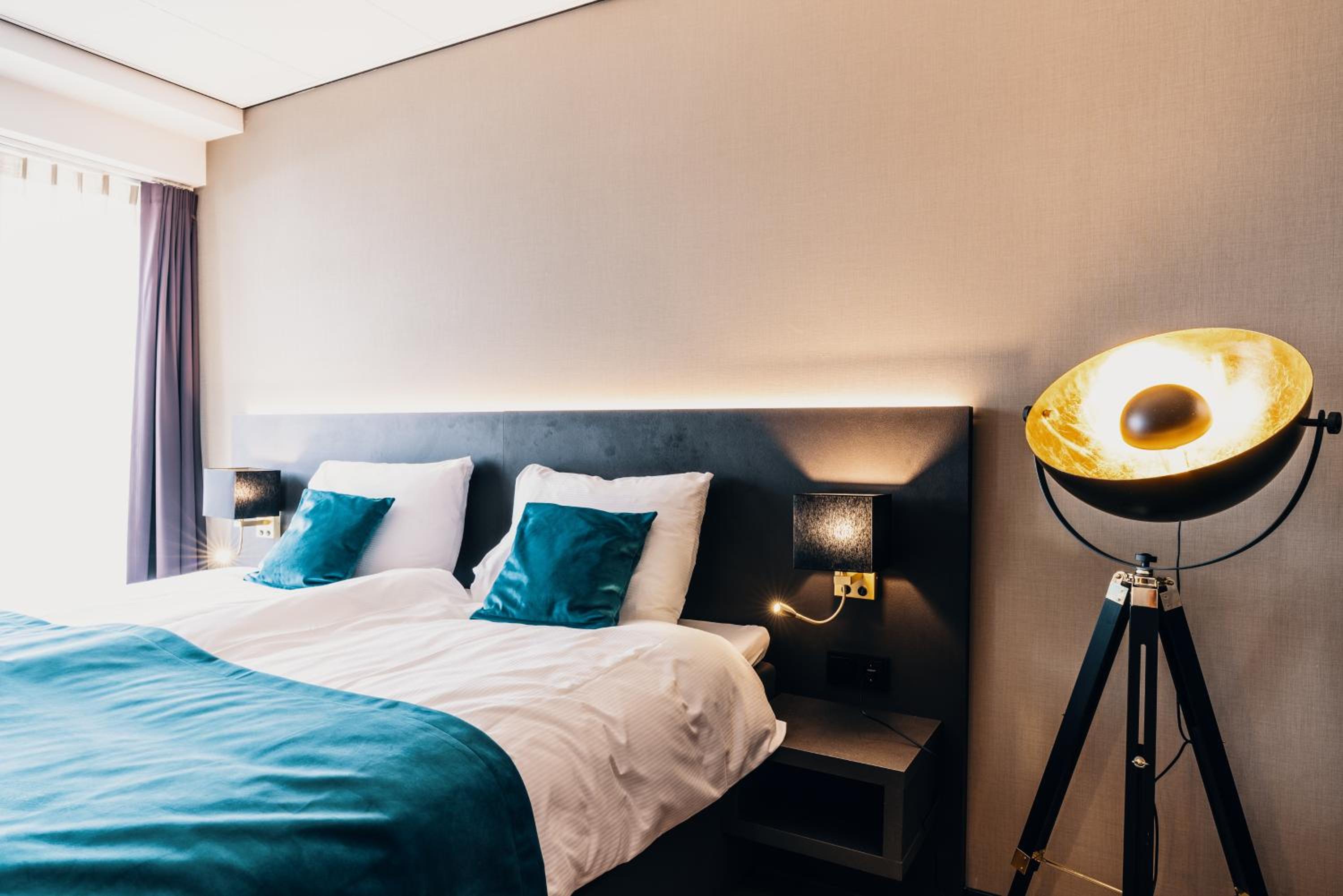 Deluxe Double Room with Bath - Photo 3