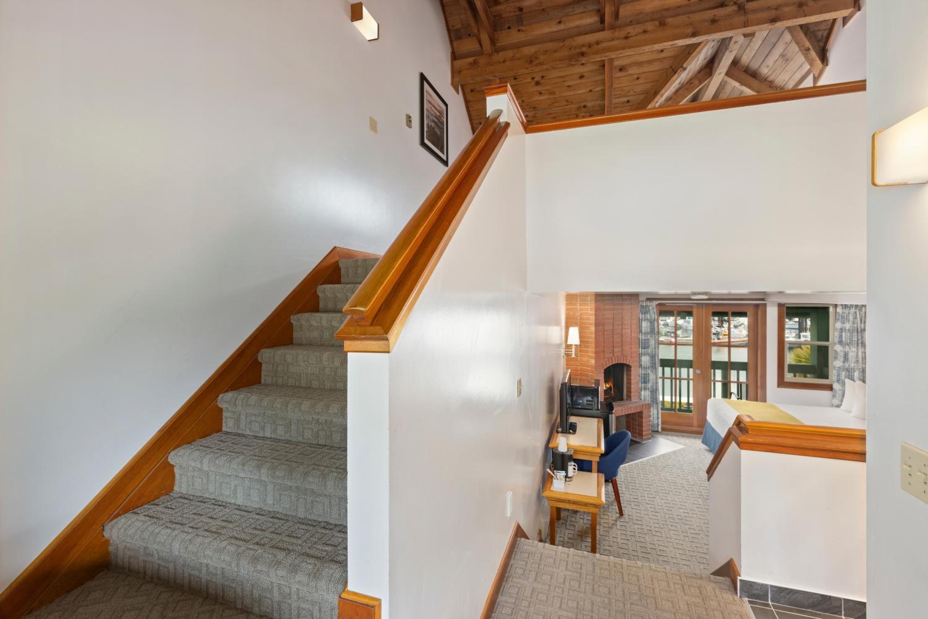 Executive Loft - Photo 14