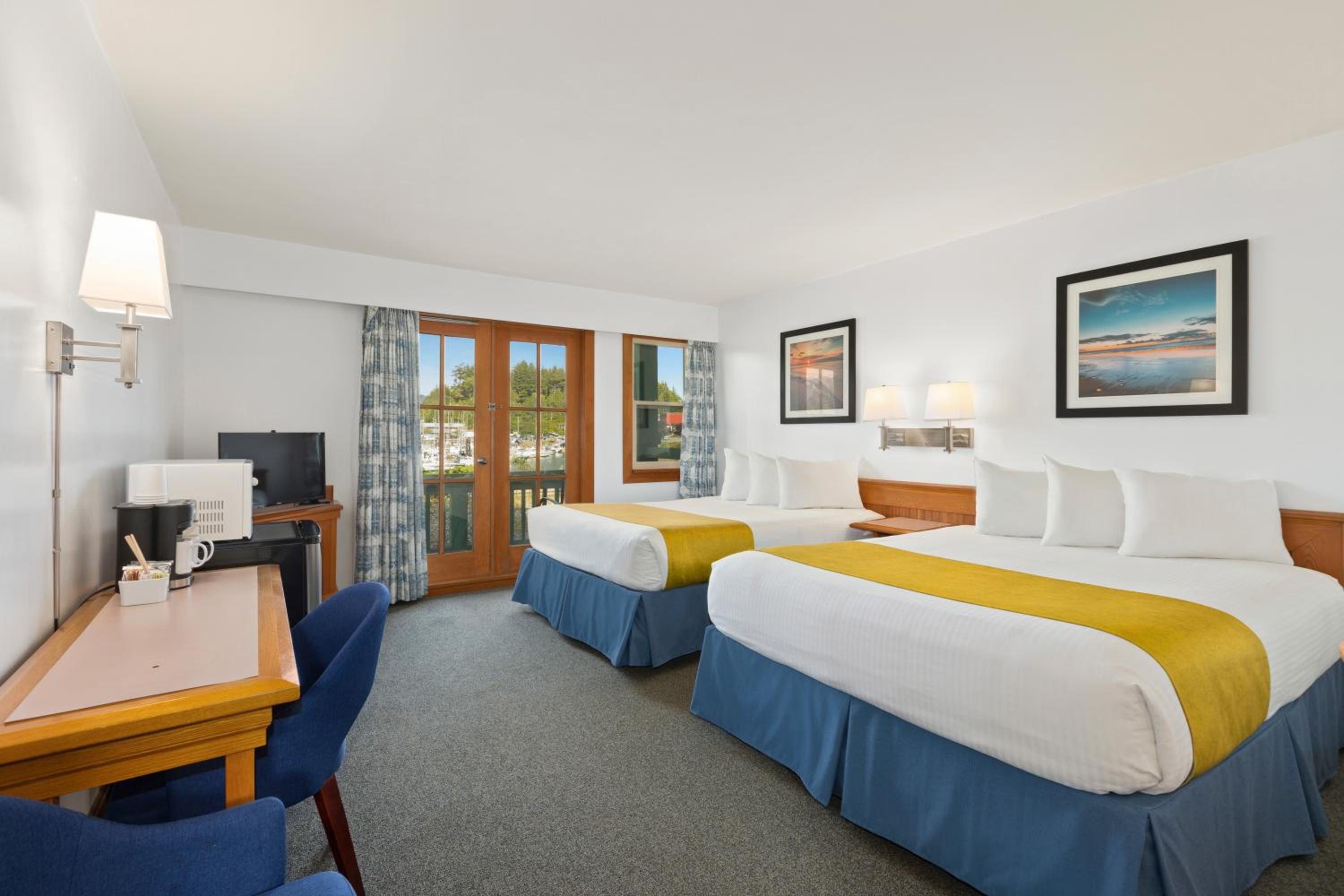 Two Queen Water View Room (Pet-Friendly) - Photo 6