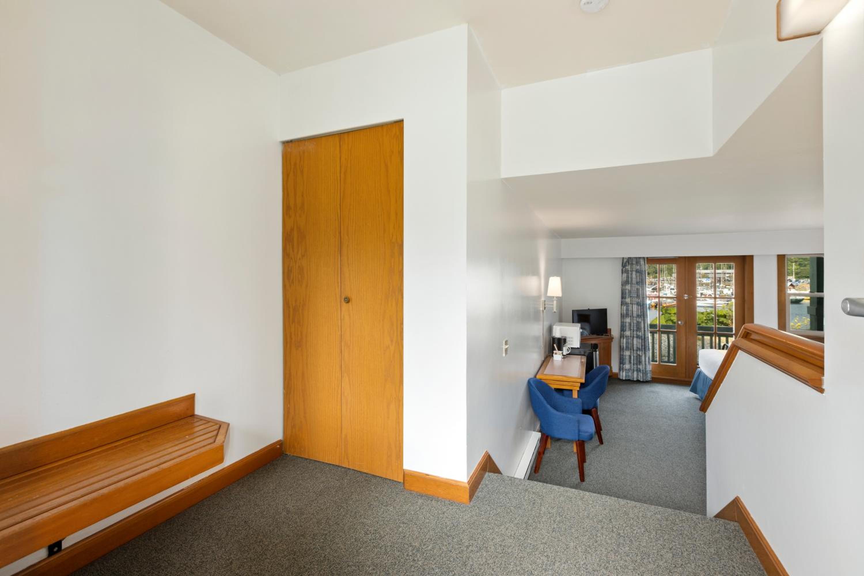 Two Queen Water View Room (Pet-Friendly) - Photo 4