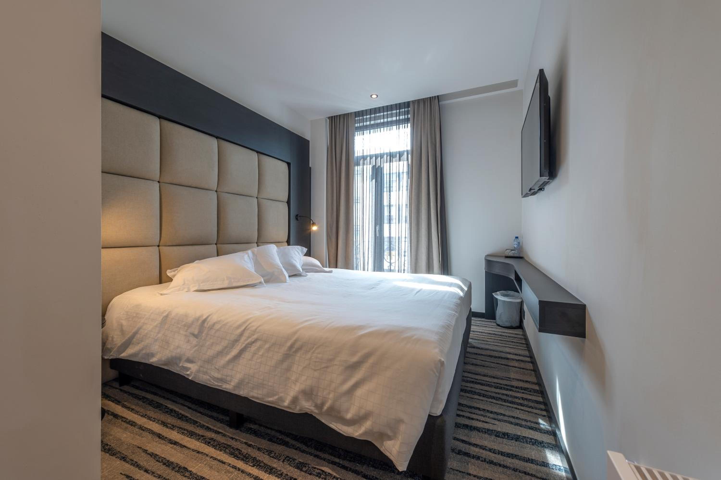 Deluxe Double Room with Balcony - Photo 2