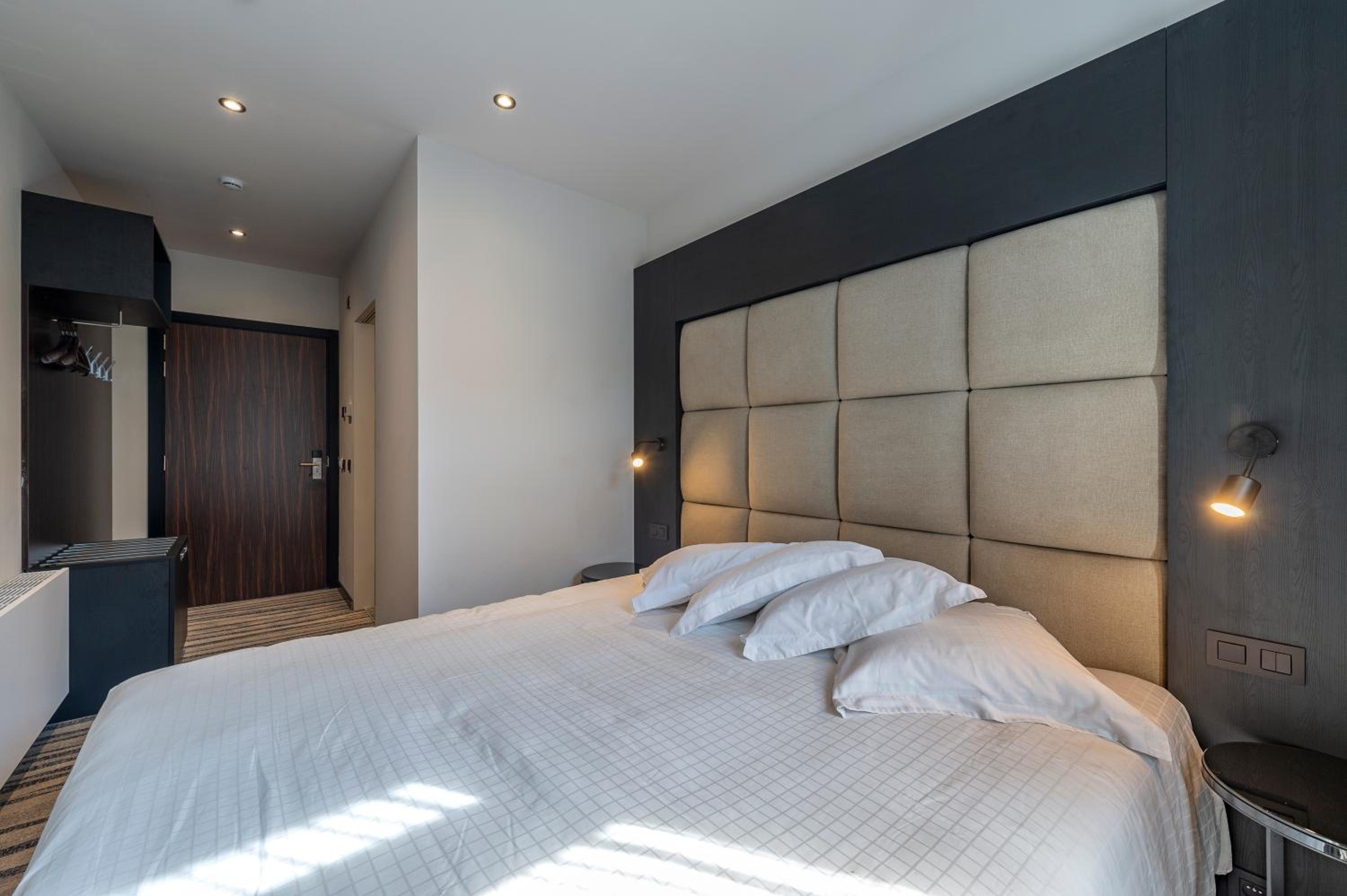 Deluxe Double Room with Balcony - Photo 1