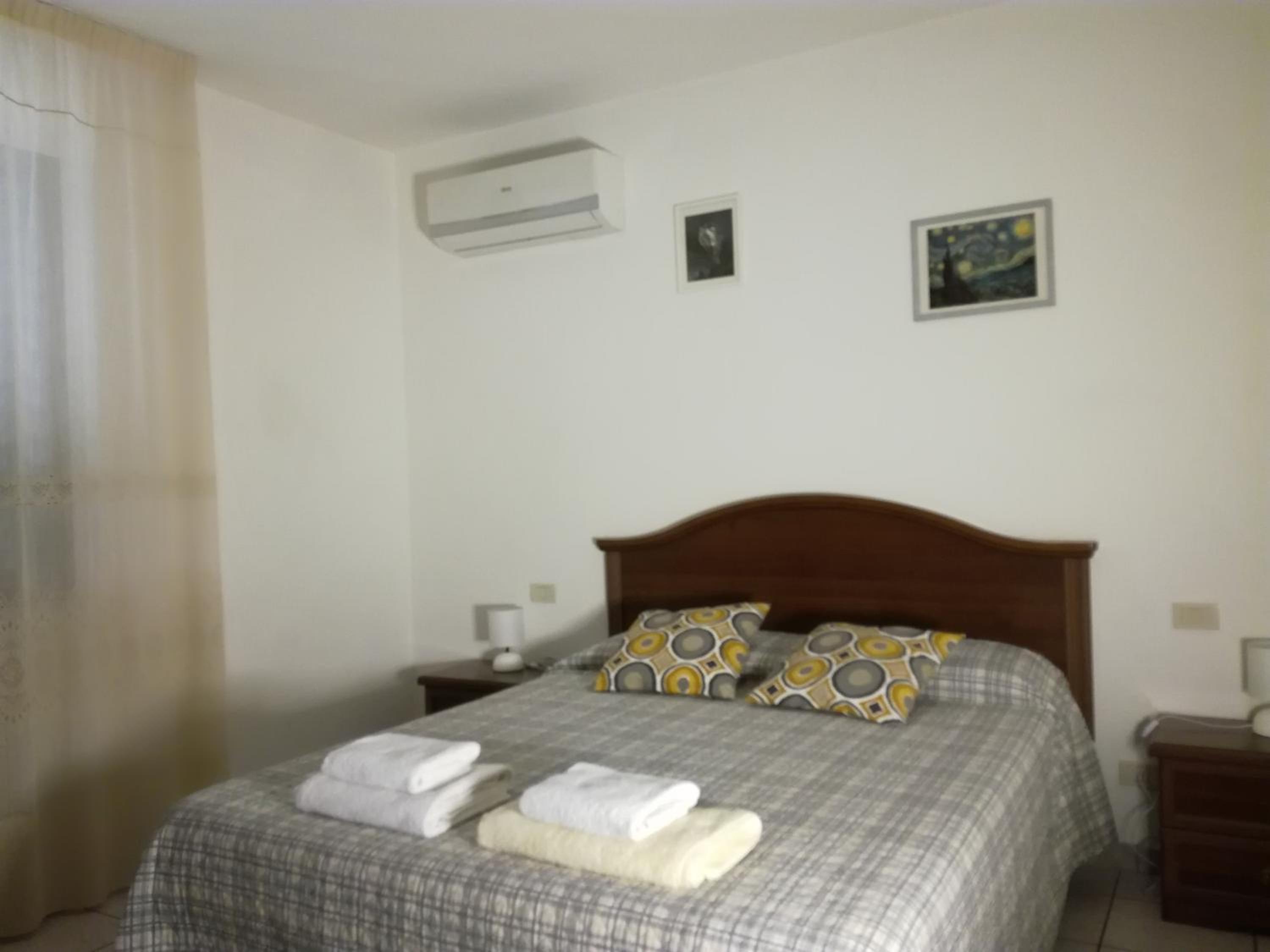 Double Room with Shared Bathroom photo 1