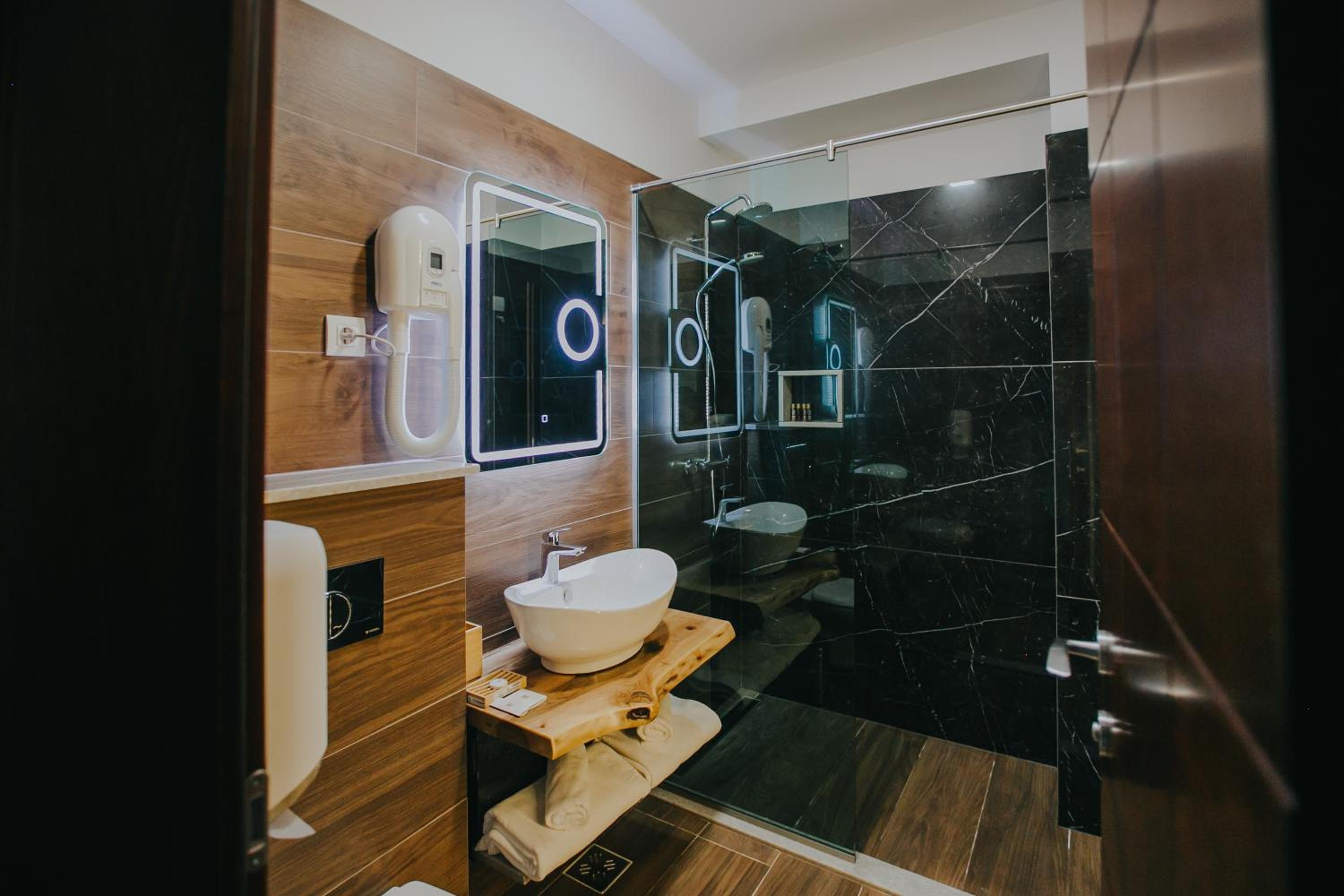 Double Room - Photo 11