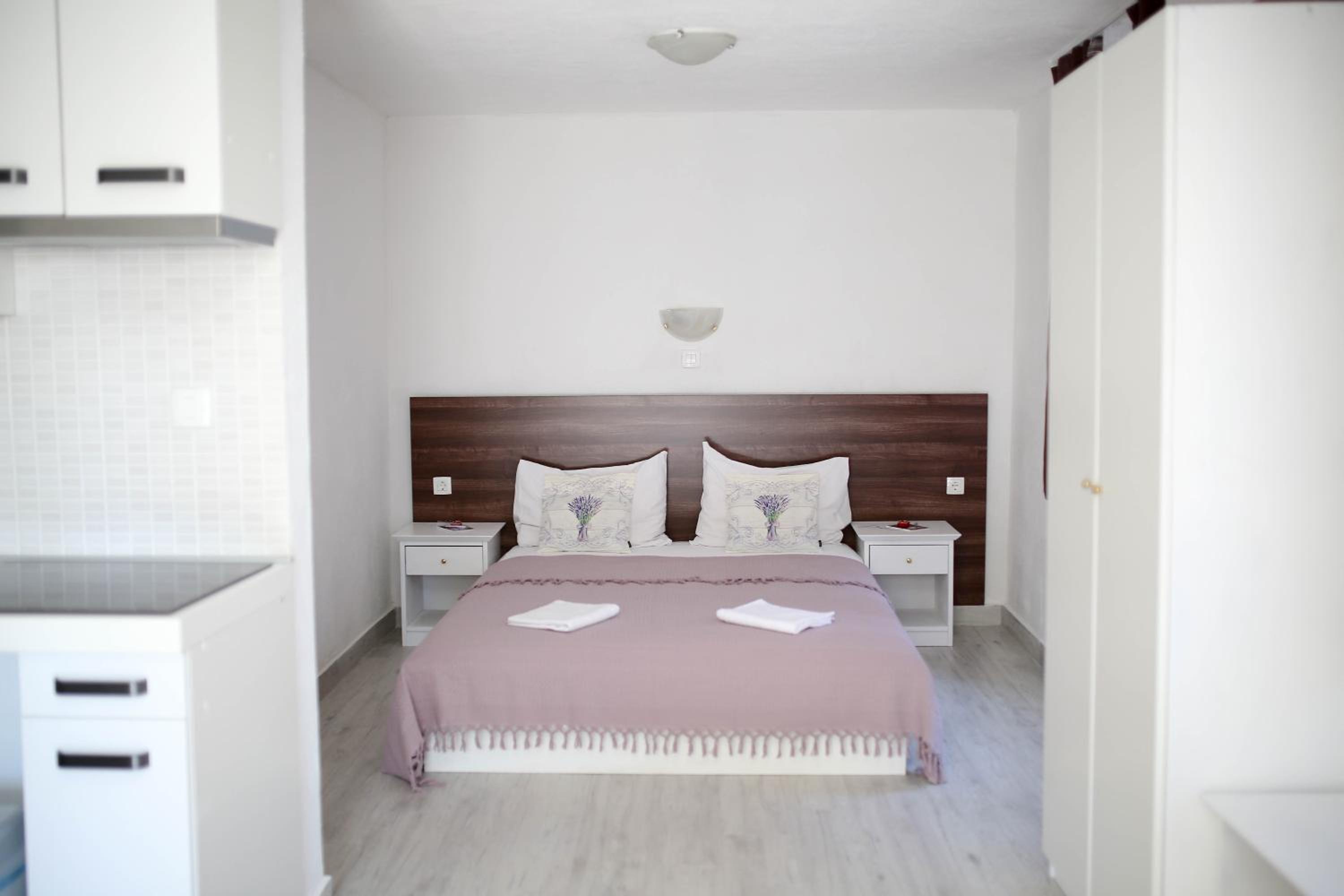 Studio Apartment - Photo 49