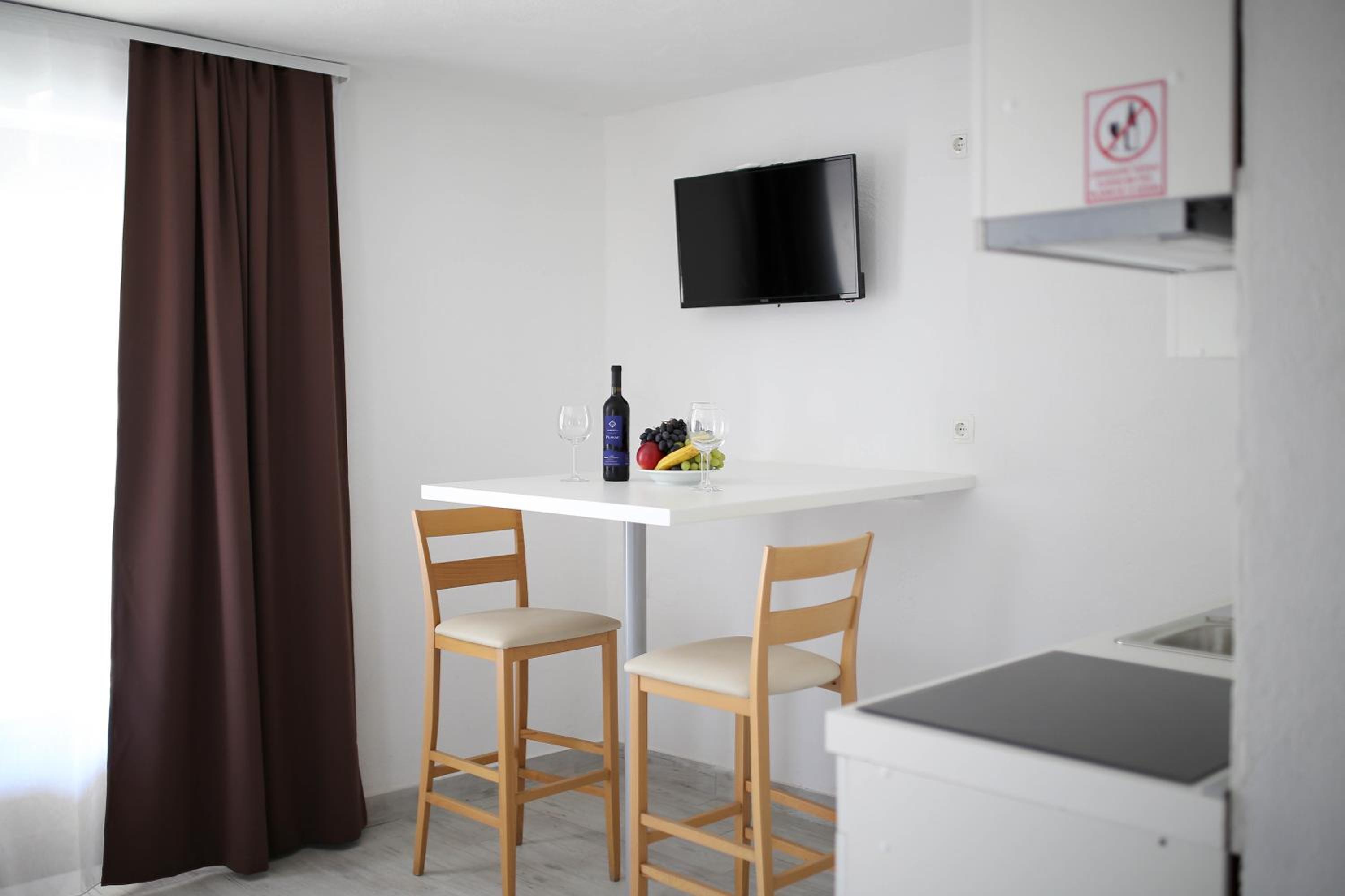 Studio Apartment - Photo 40