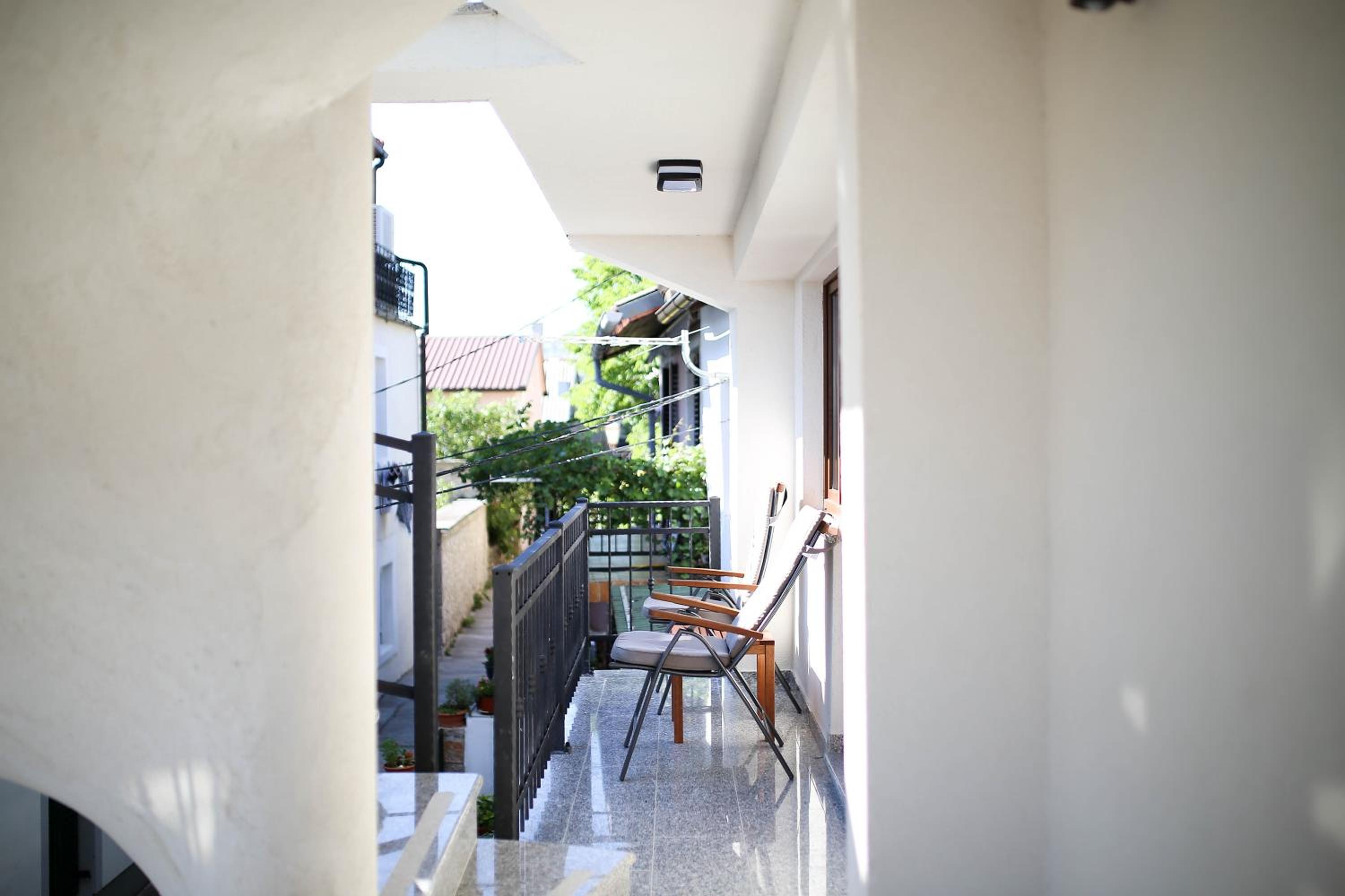 Studio Apartment - Photo 27