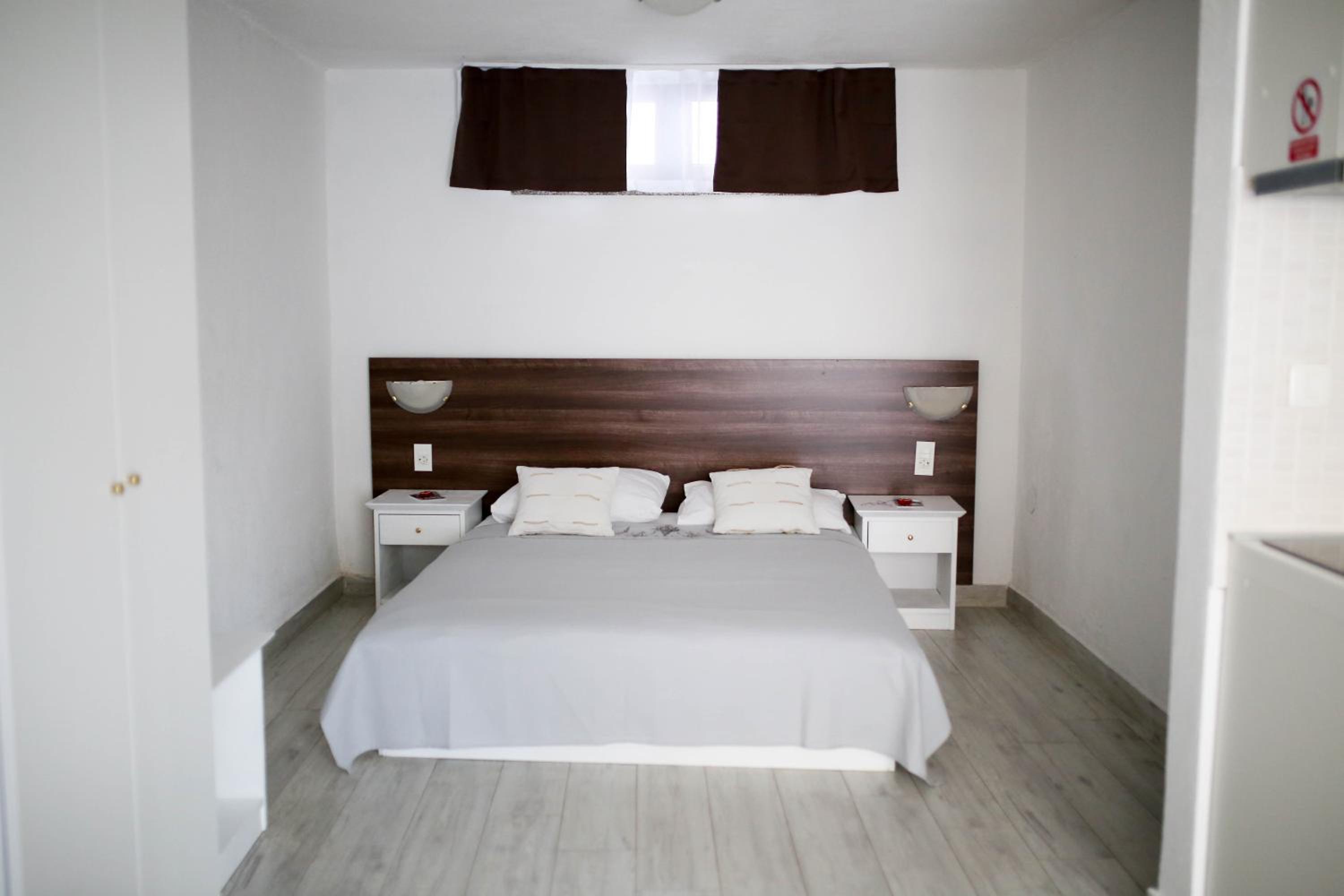 Studio Apartment - Photo 16
