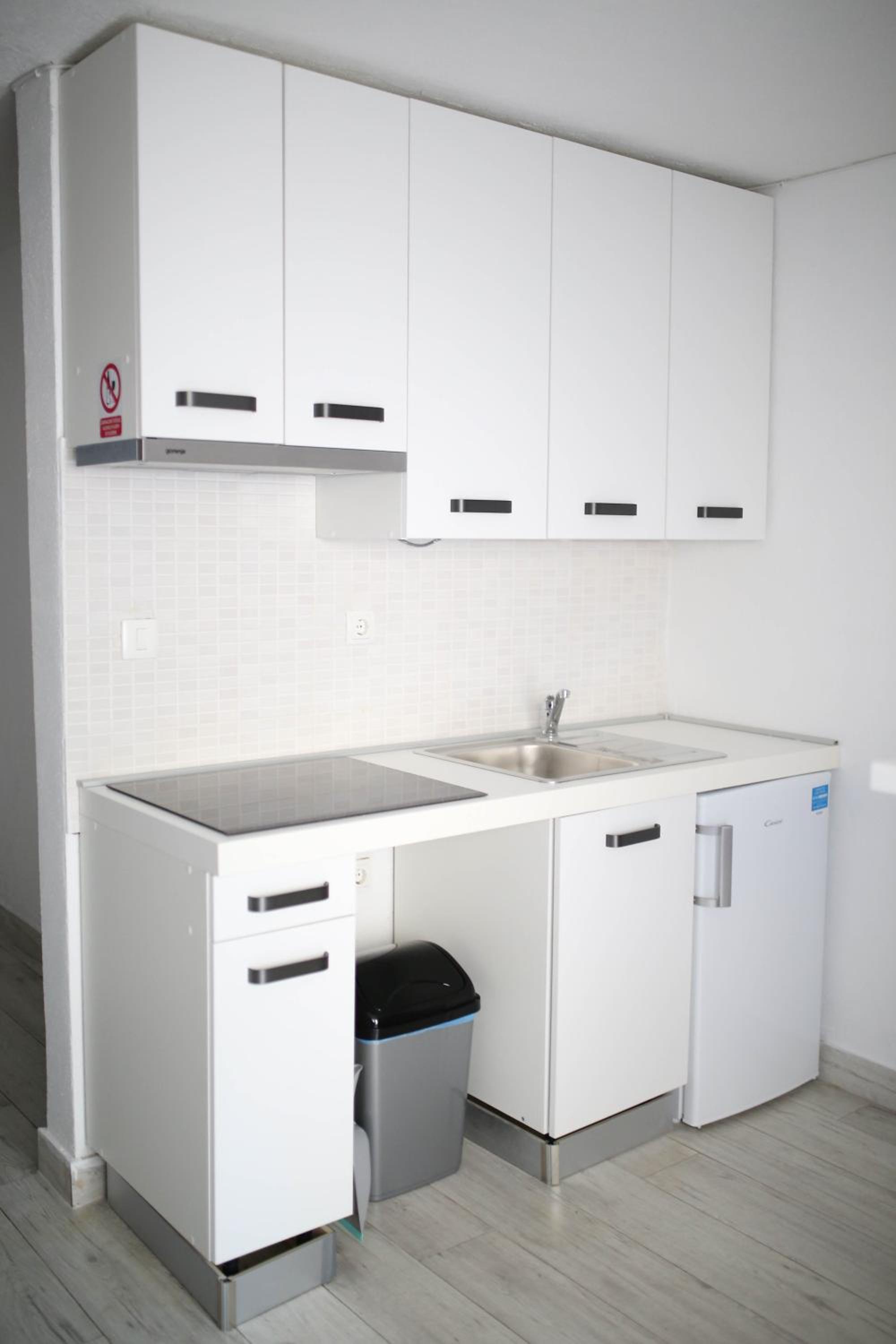Studio Apartment - Photo 15