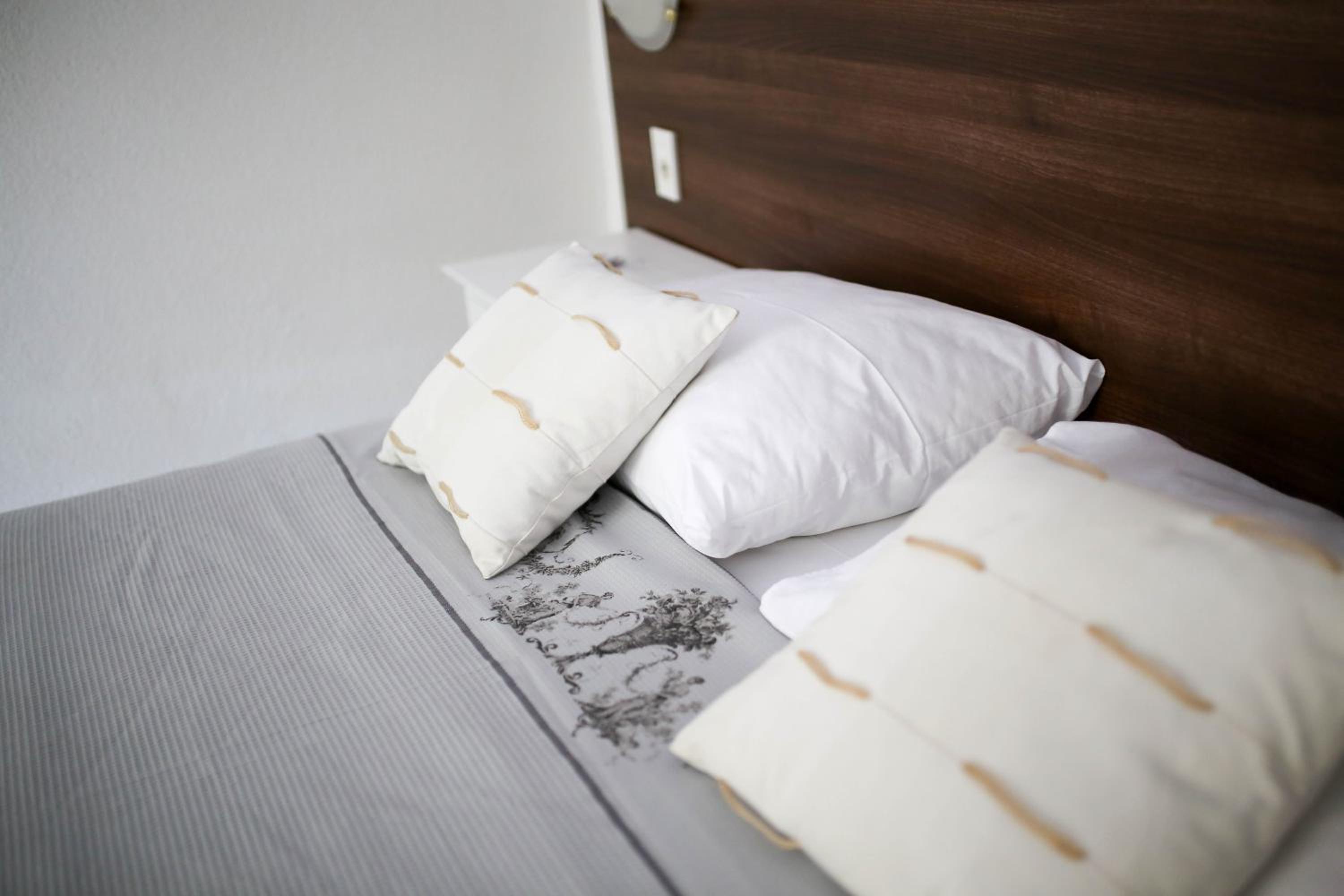 Studio Apartment - Photo 2