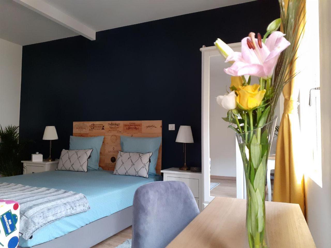 One-Bedroom Apartment - Photo 3