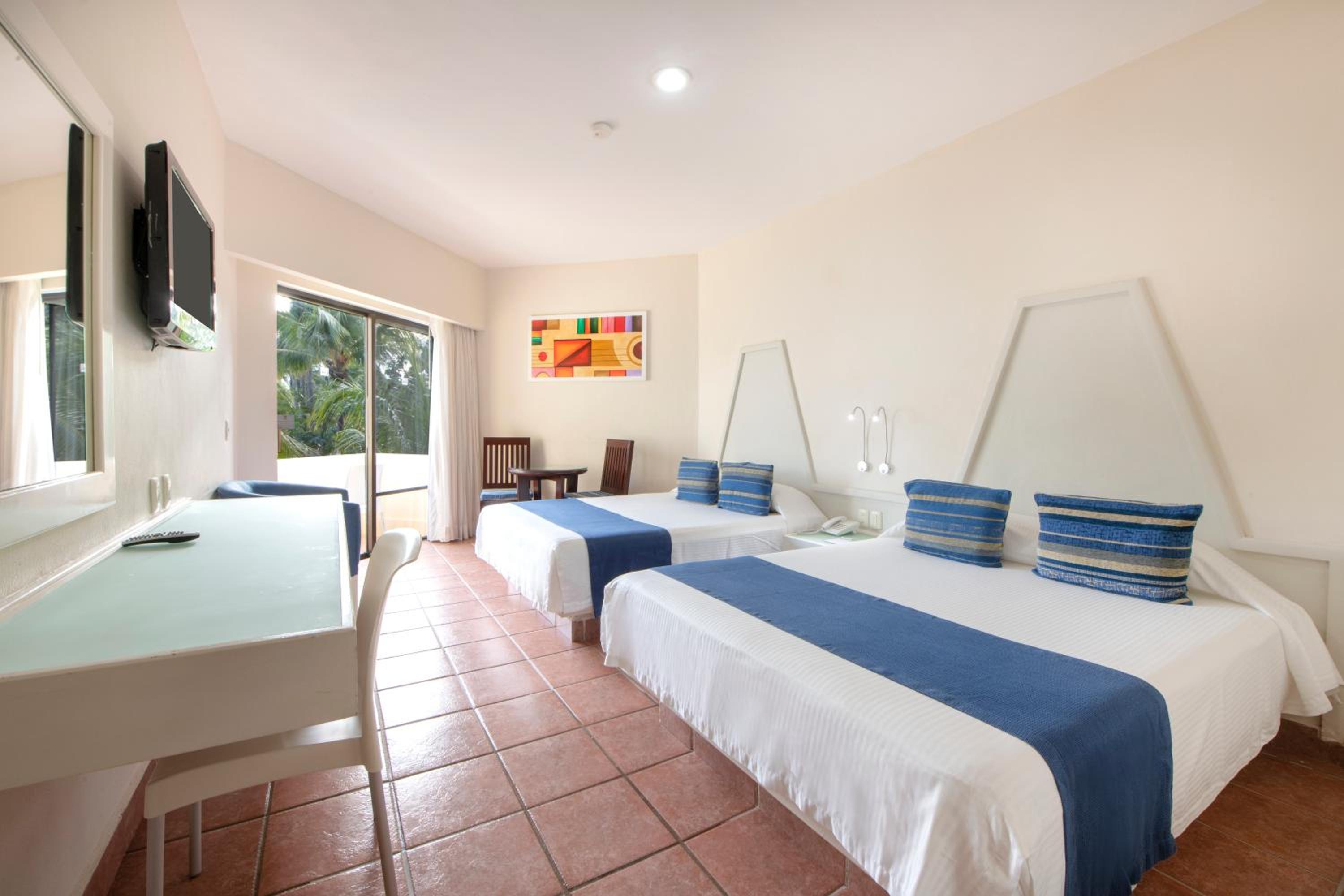 Accessible Room with One Queen Bed, Non-Smoking - Photo 1