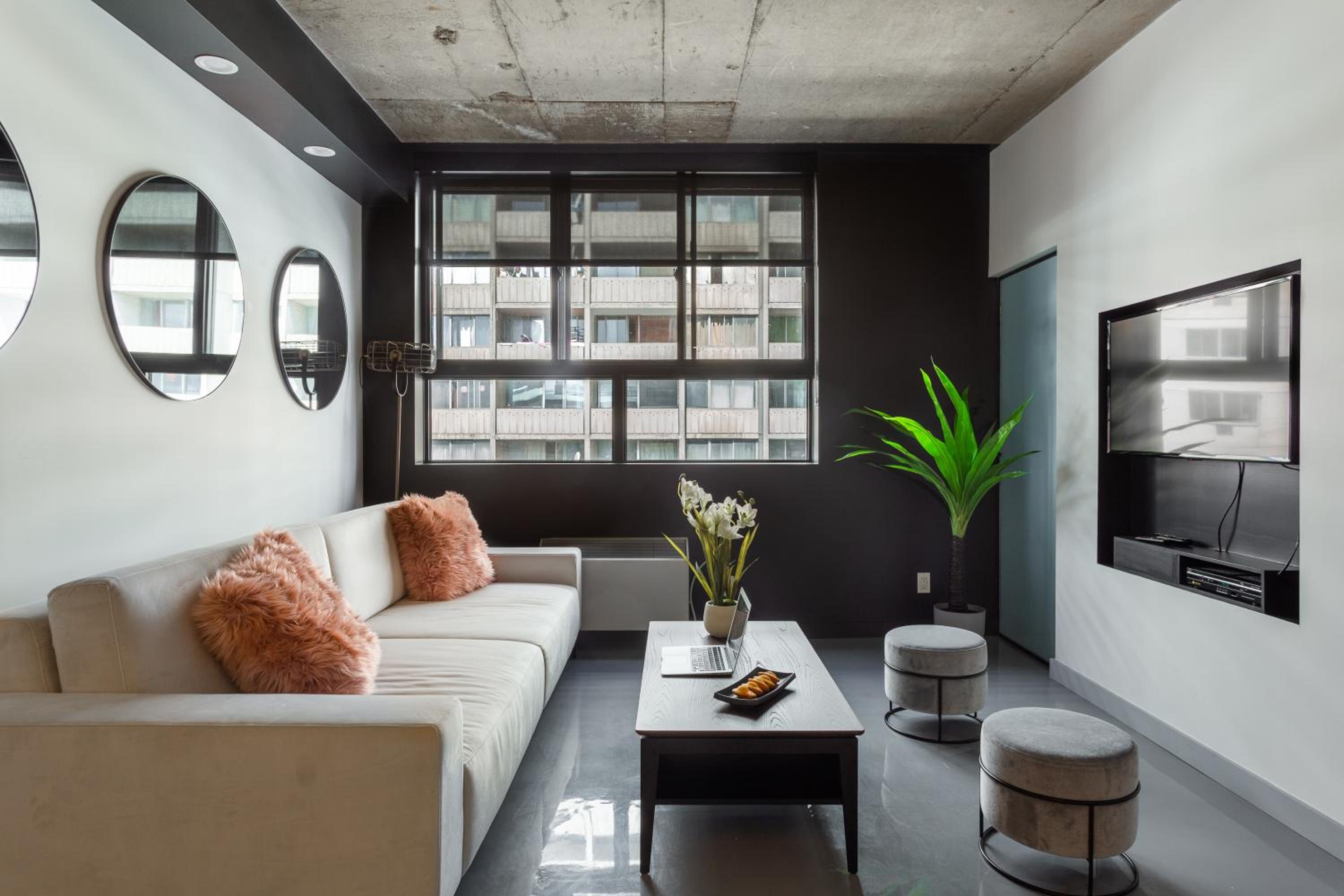 One-Bedroom Apartment 406