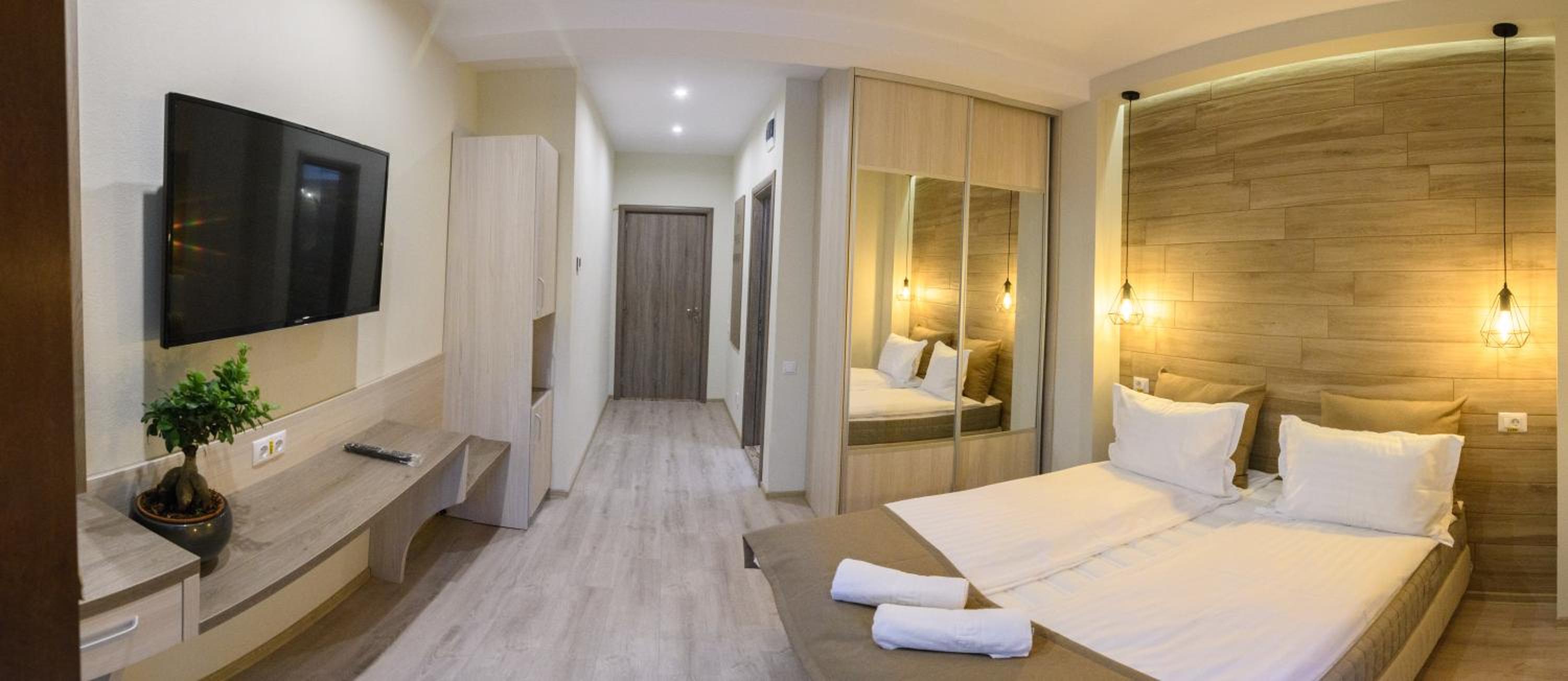 Queen Room with Balcony photo 3