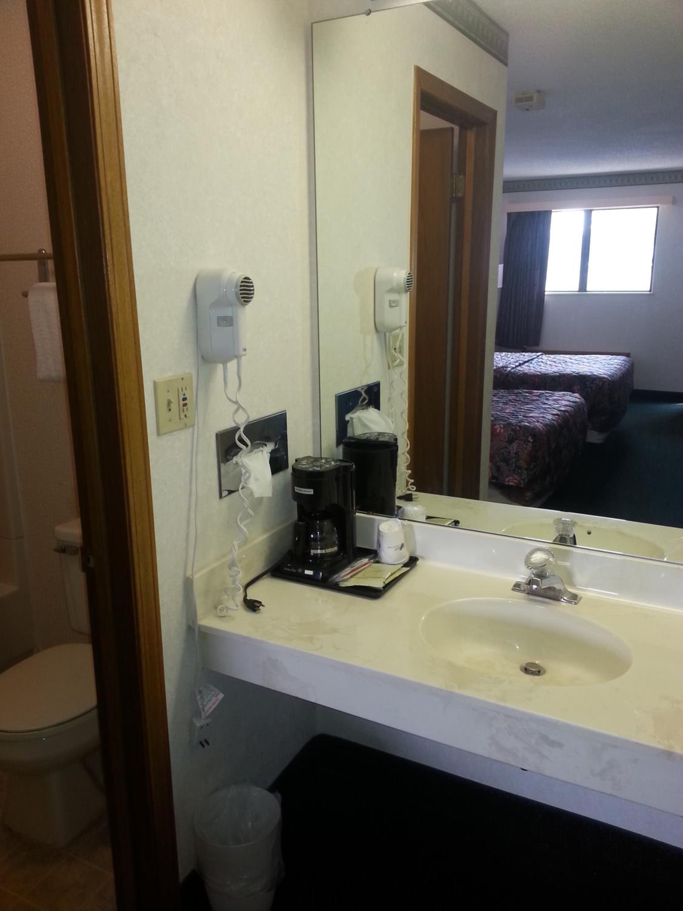 King Room - Non-Smoking - Photo 11