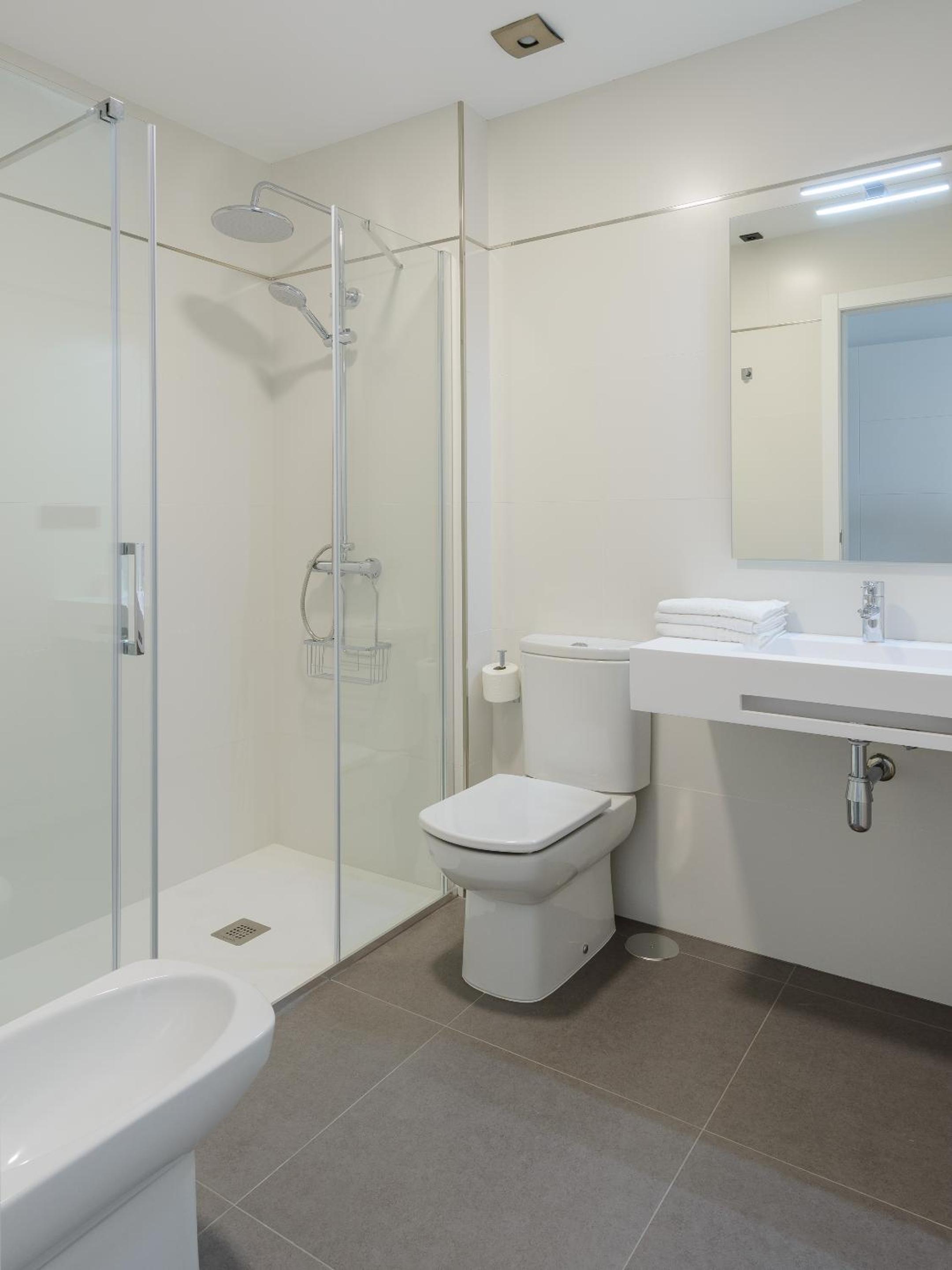 One-Bedroom Apartment with Sea View - Photo 15
