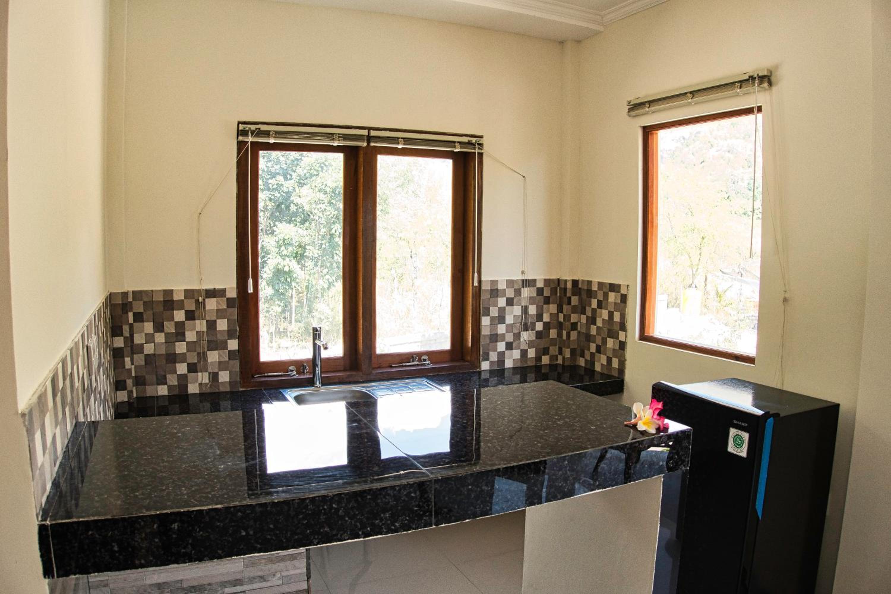 Family Room with Mountain View - Photo 8