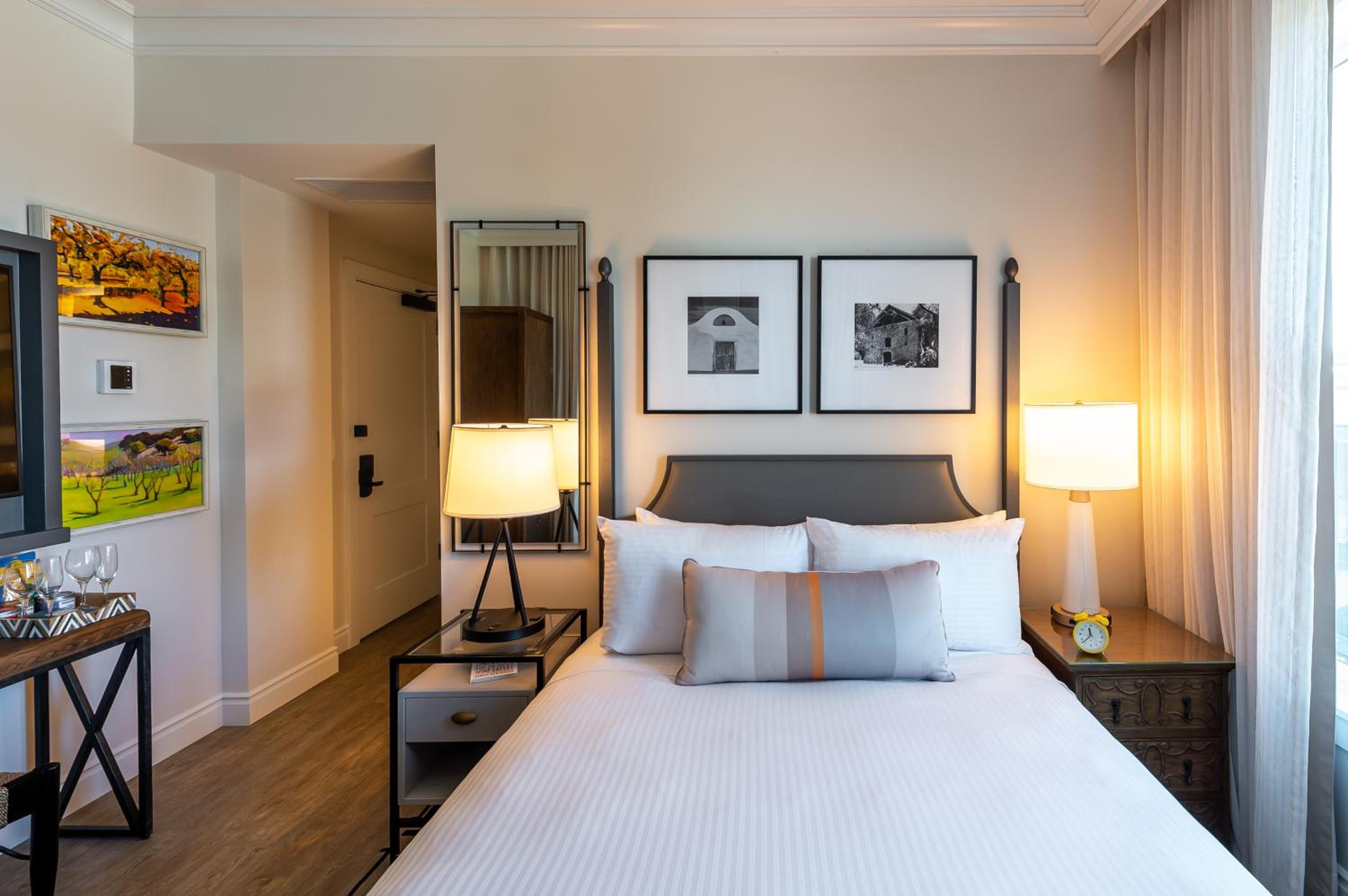 Deluxe Queen Room - Photo 3