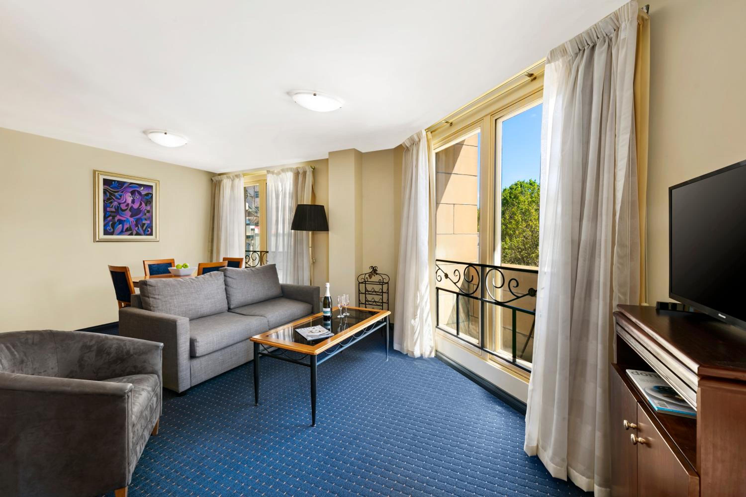 Executive Suite - Photo 1