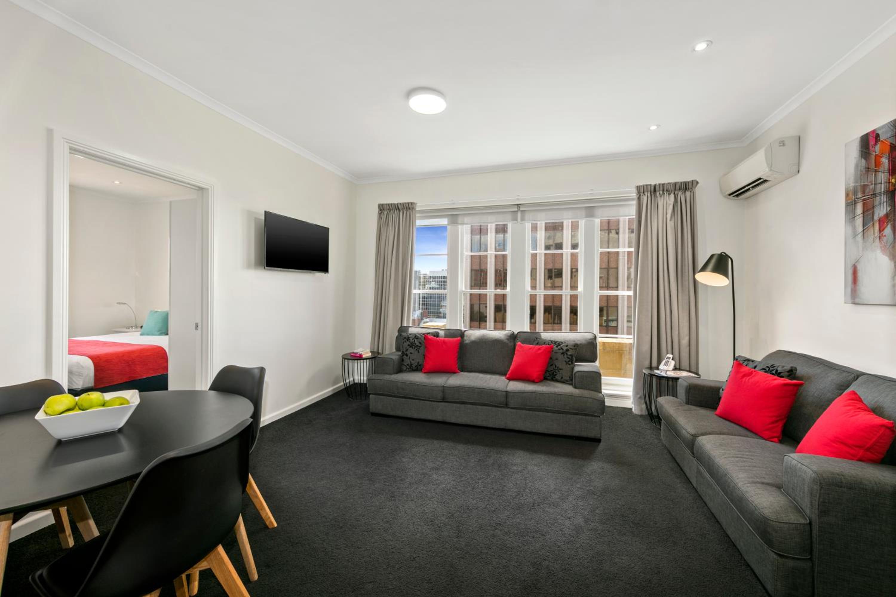 Two Bedroom Executive Apartment - Photo 2