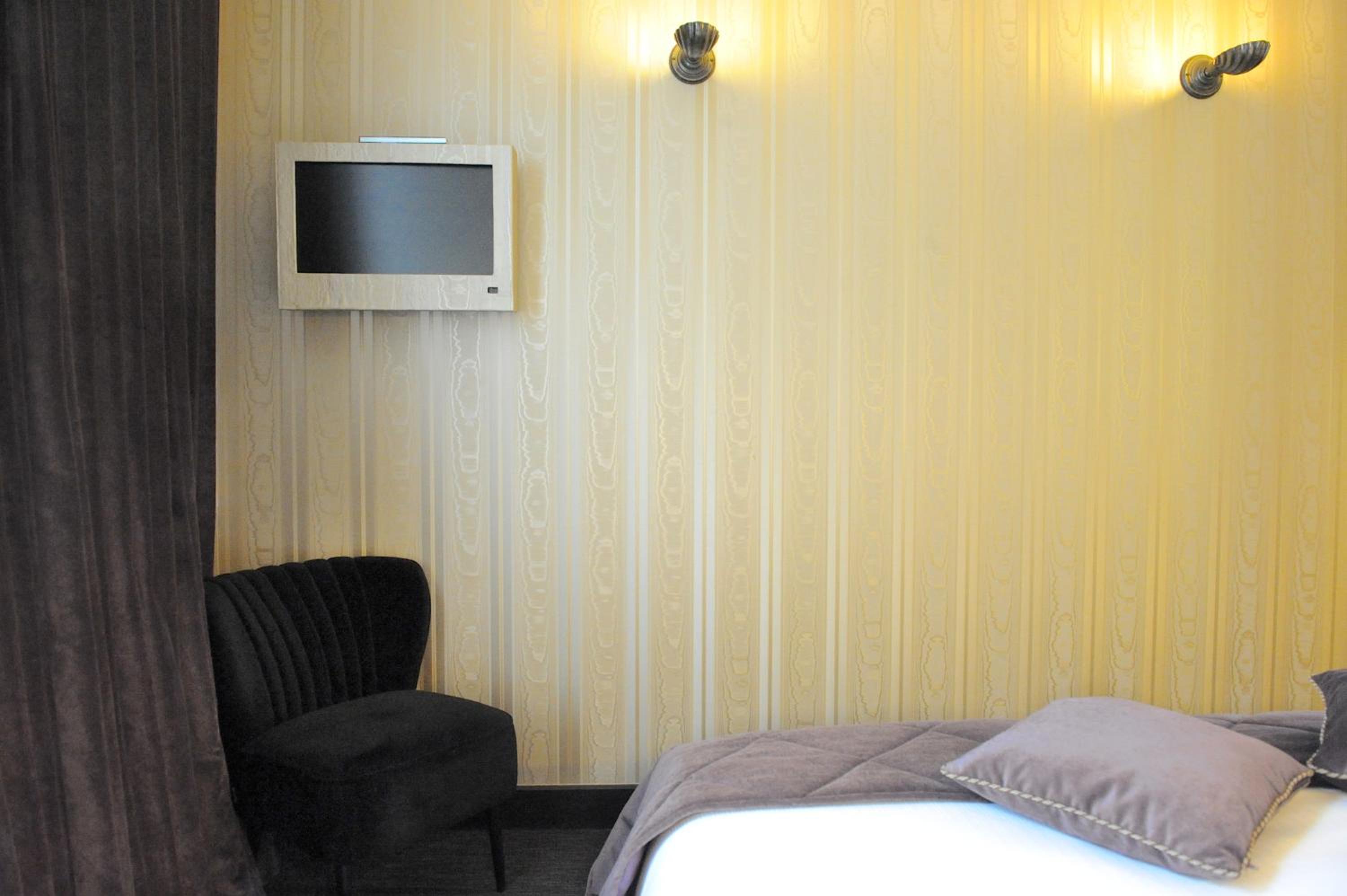 Le Standard Deluxe