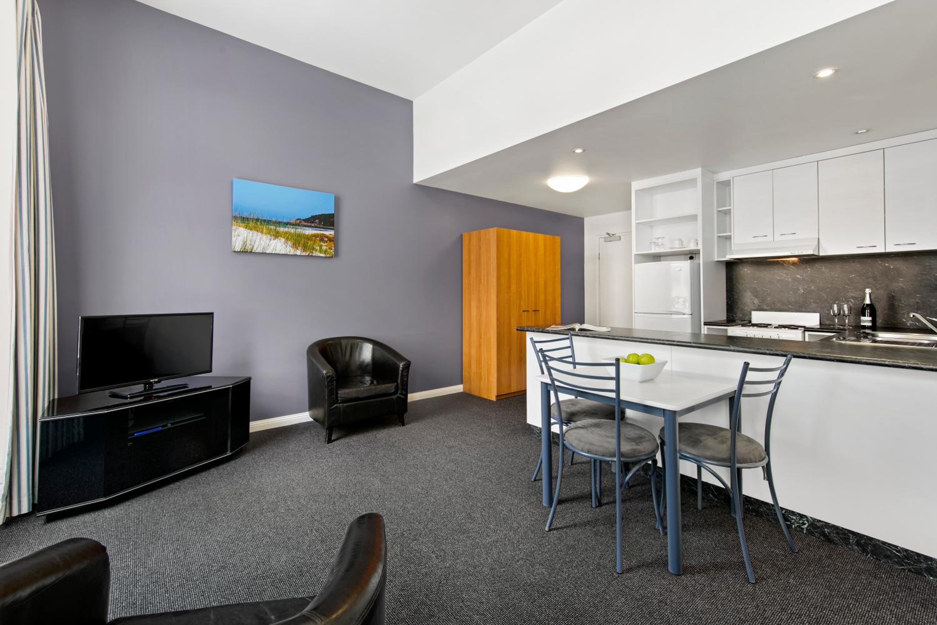 Budget Studio Apartment - Separate Building, stair access only - Photo 7