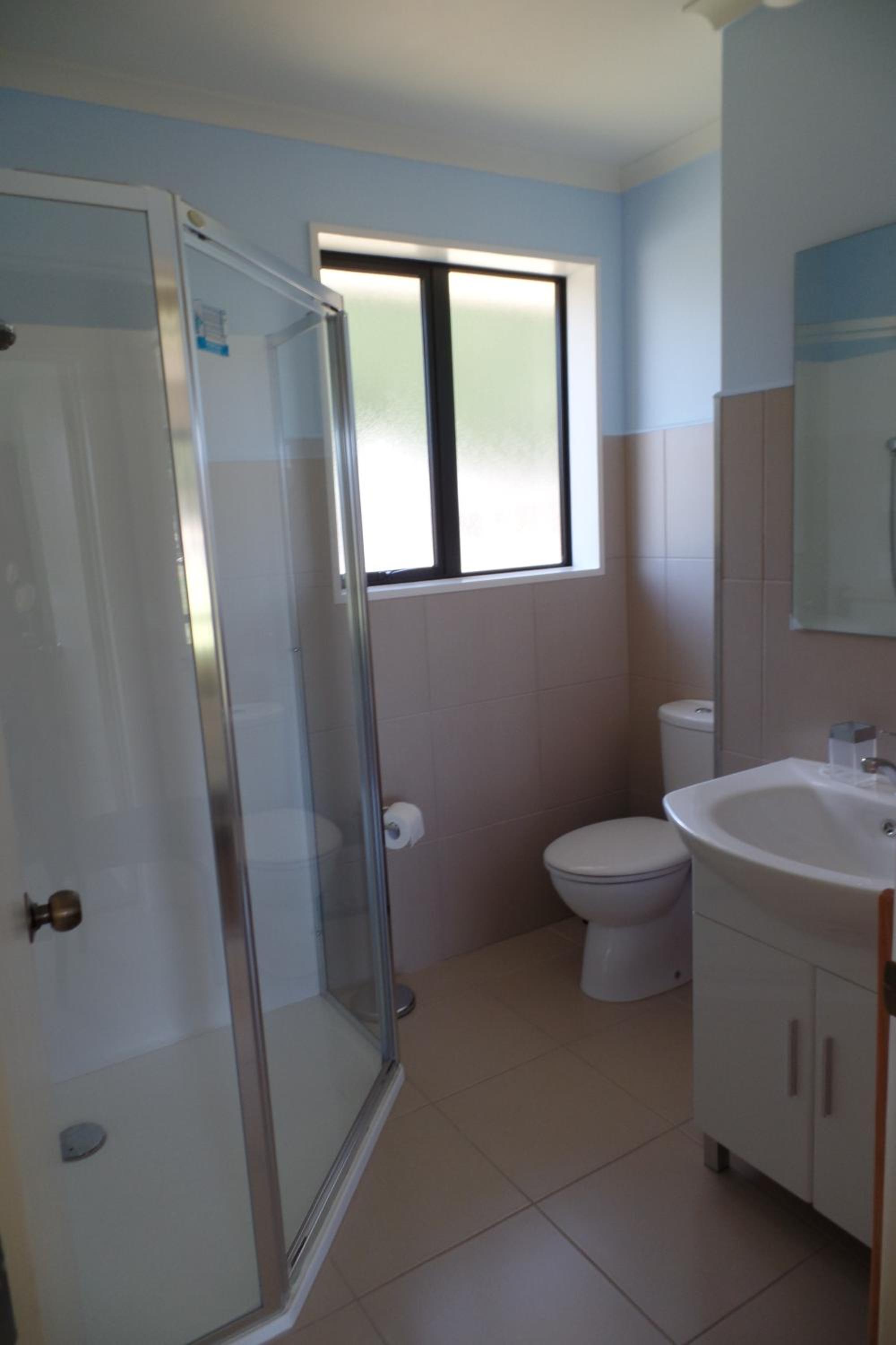 Two-Bedroom House - Photo 20