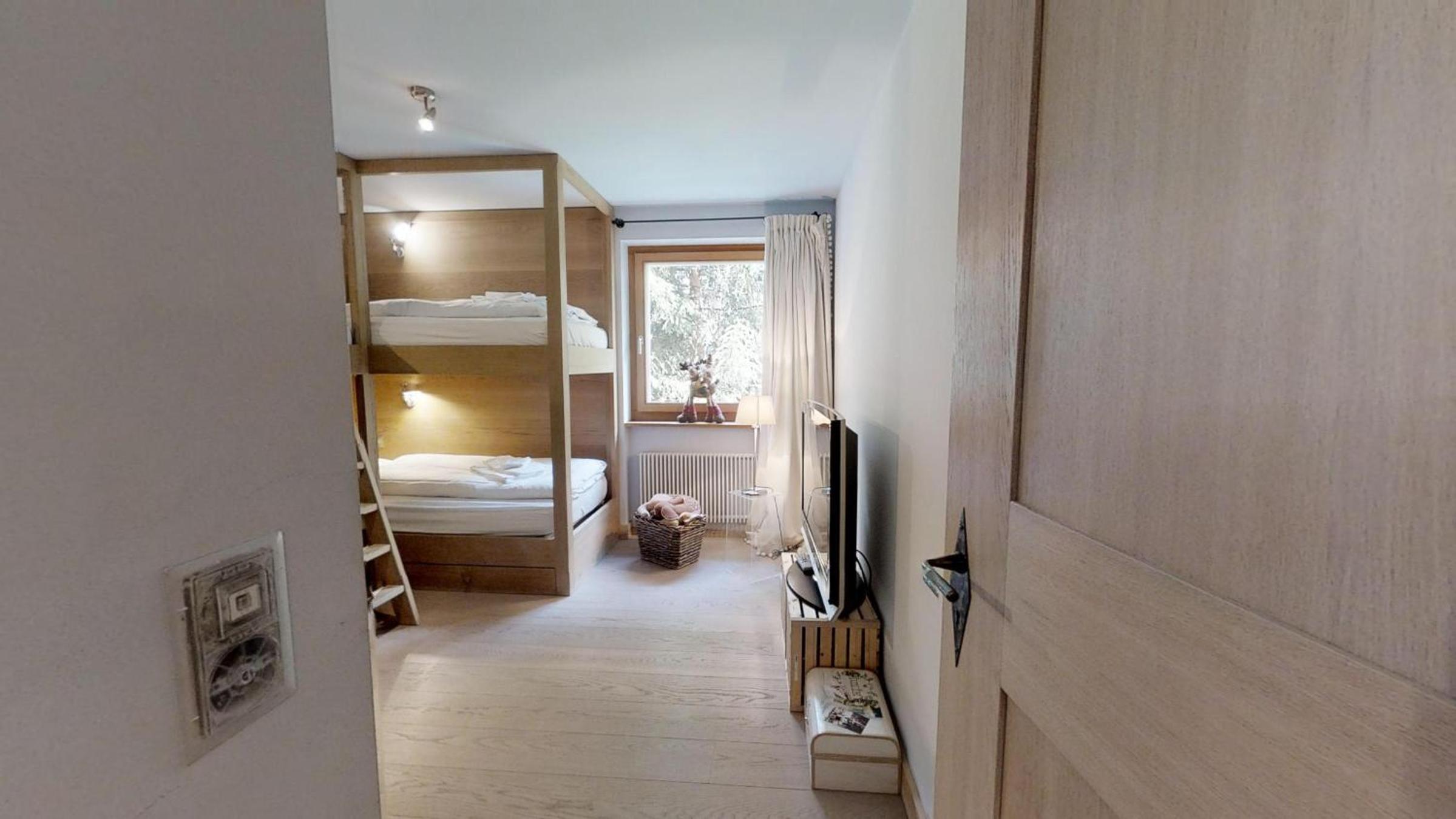 Apartment with Lake View photo 3
