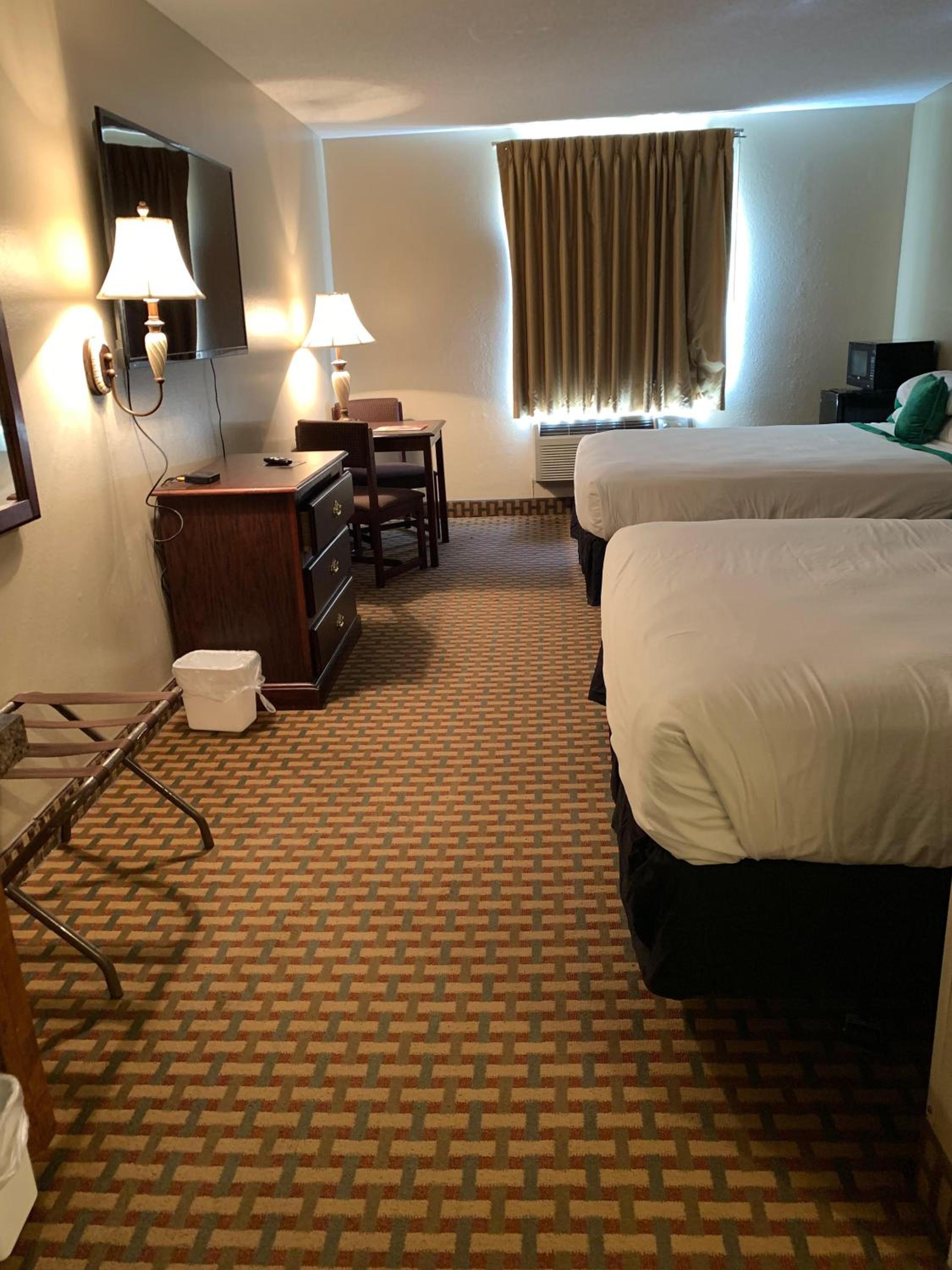 Queen Room with 2 Queen Beds - Photo 1