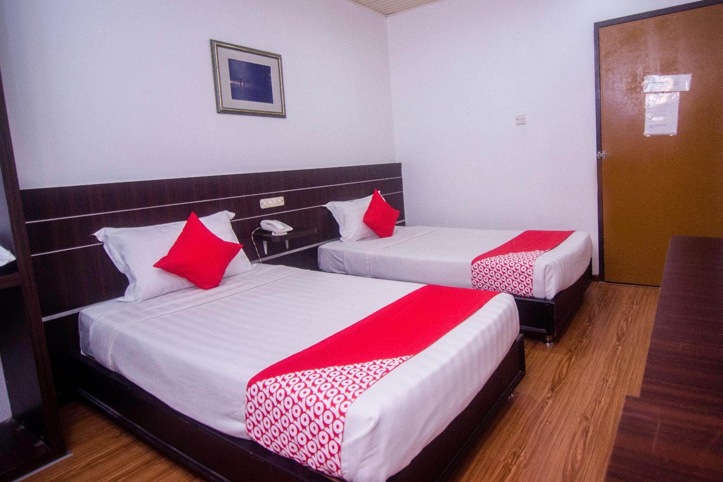 Standard Twin Room - Photo 4