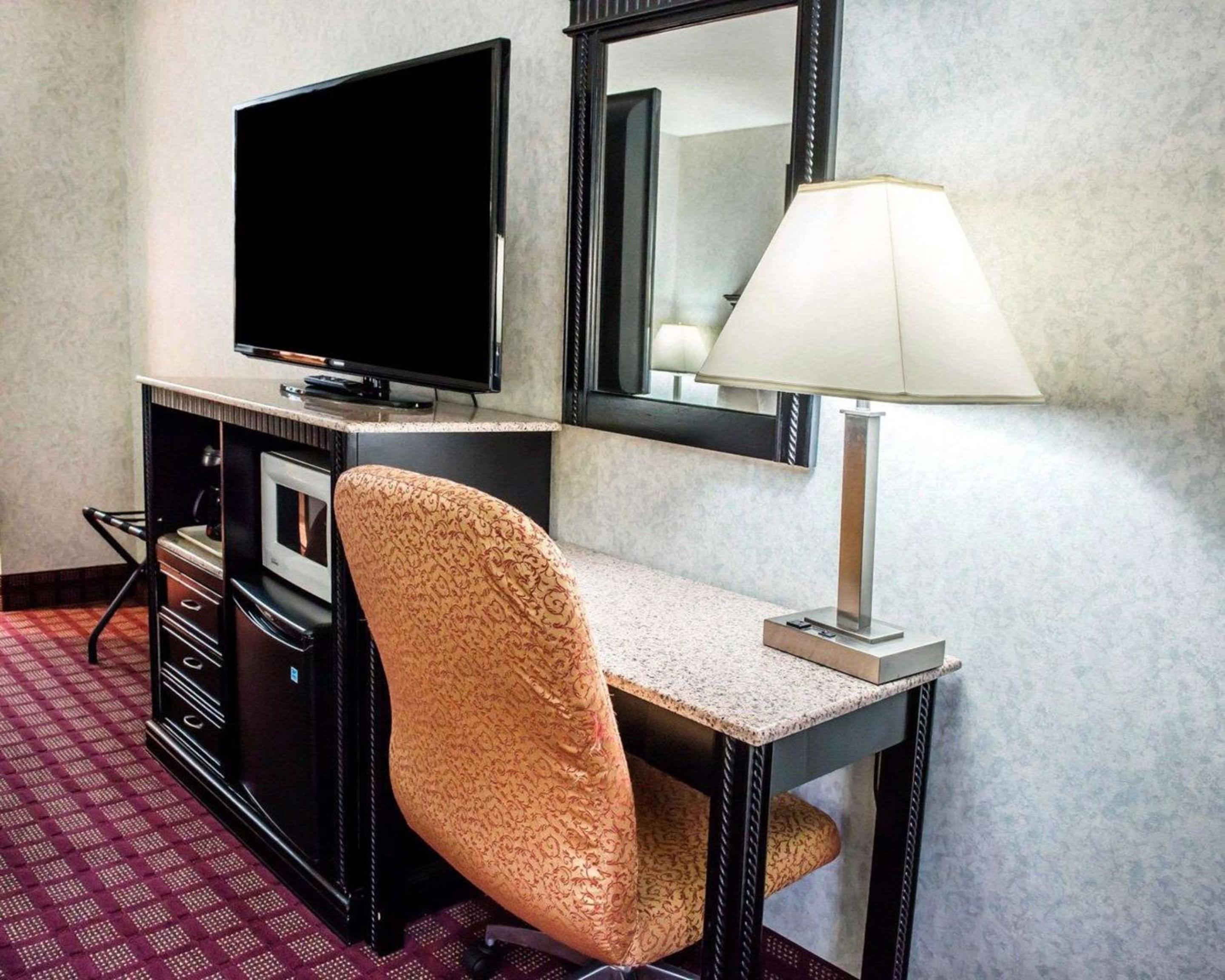 Double Room with Two Double Beds - Smoking - Photo 2