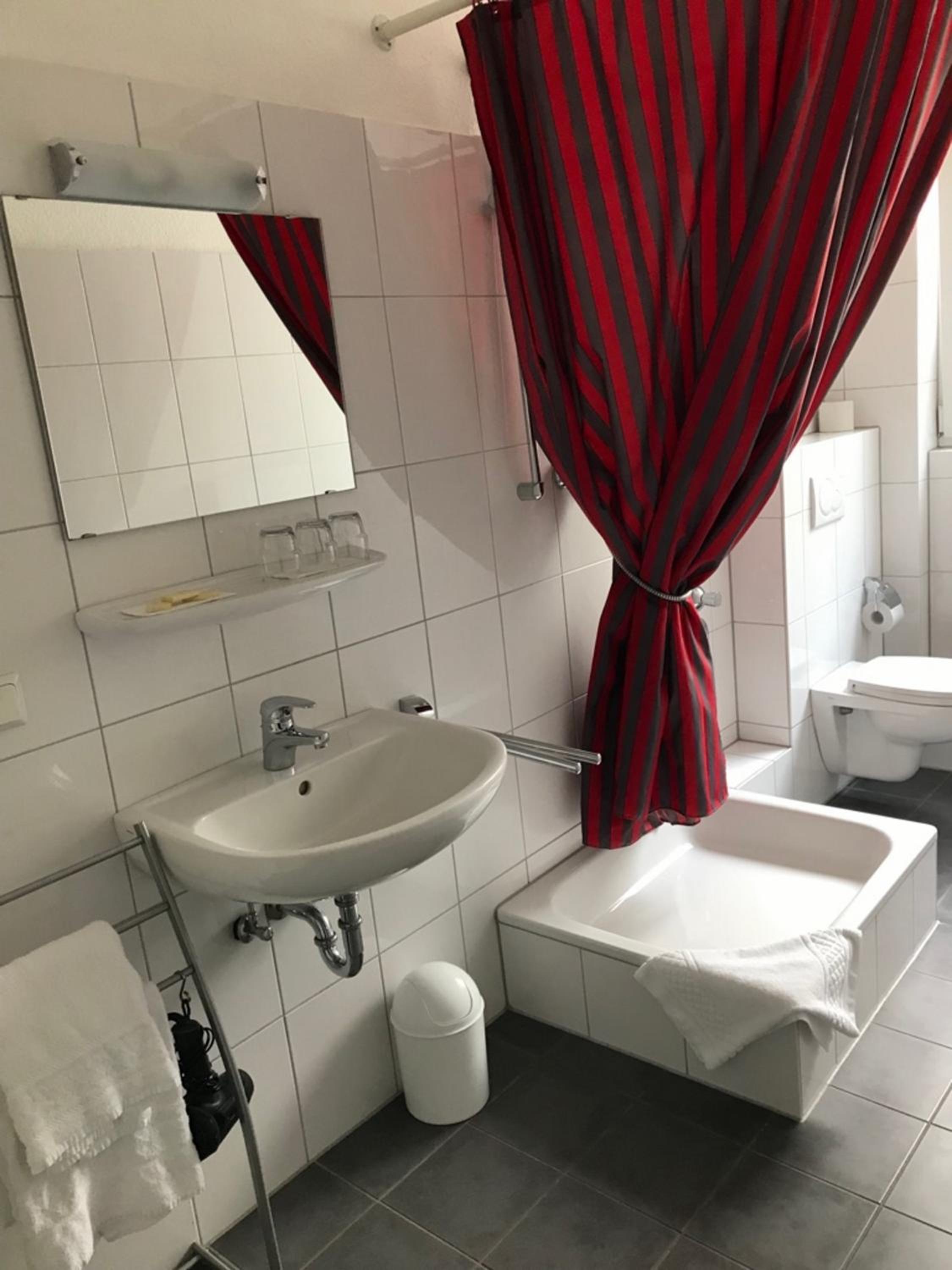 Double Room - Photo 8