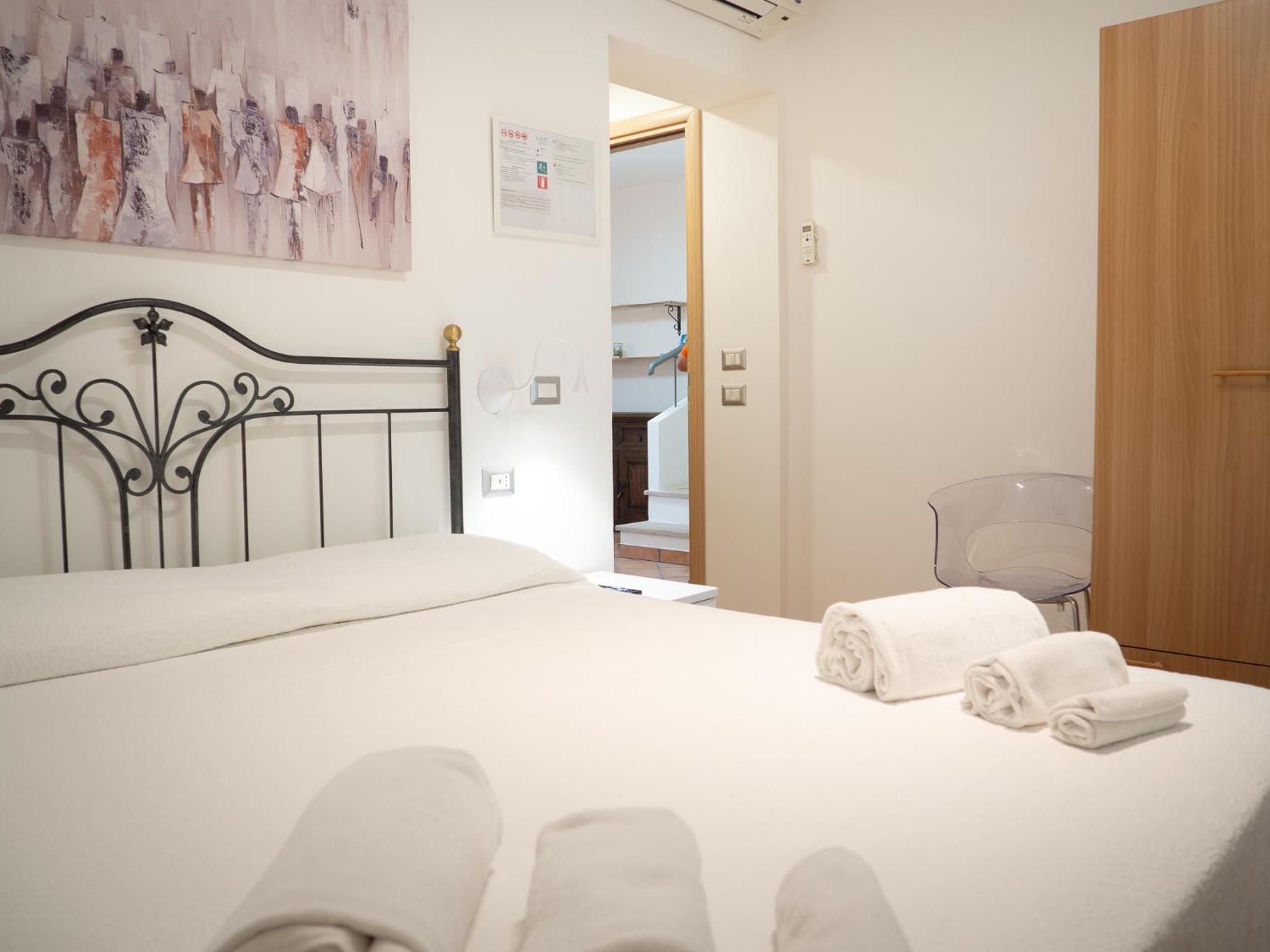 Double Room - Photo 17