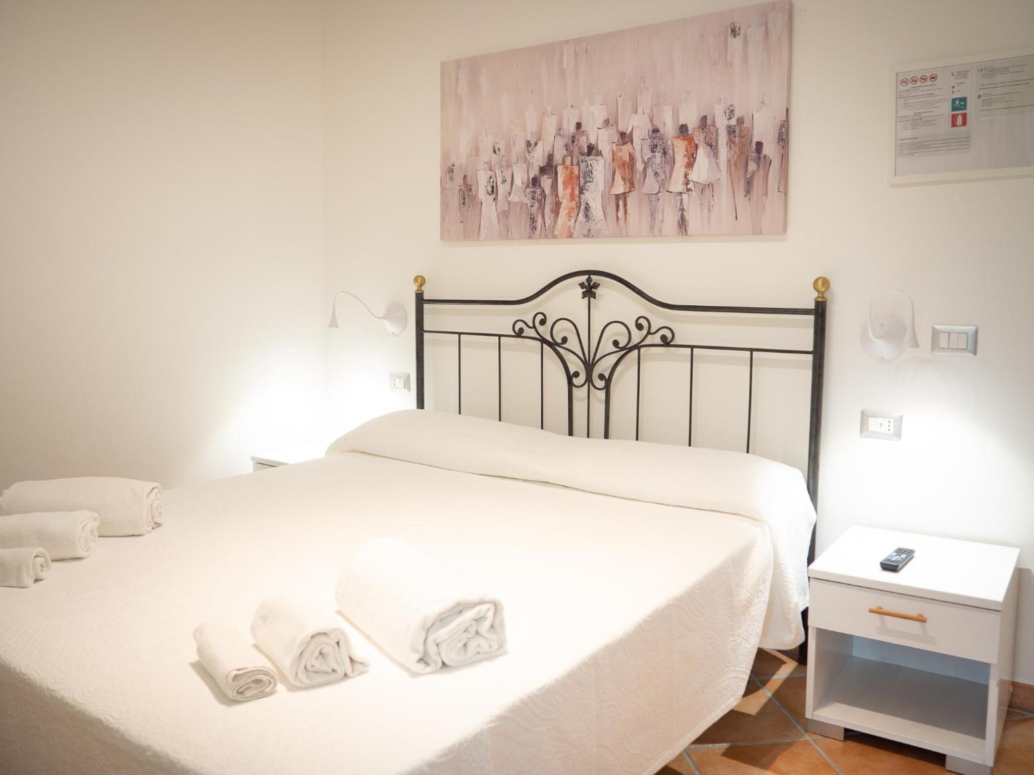 Double Room - Photo 25