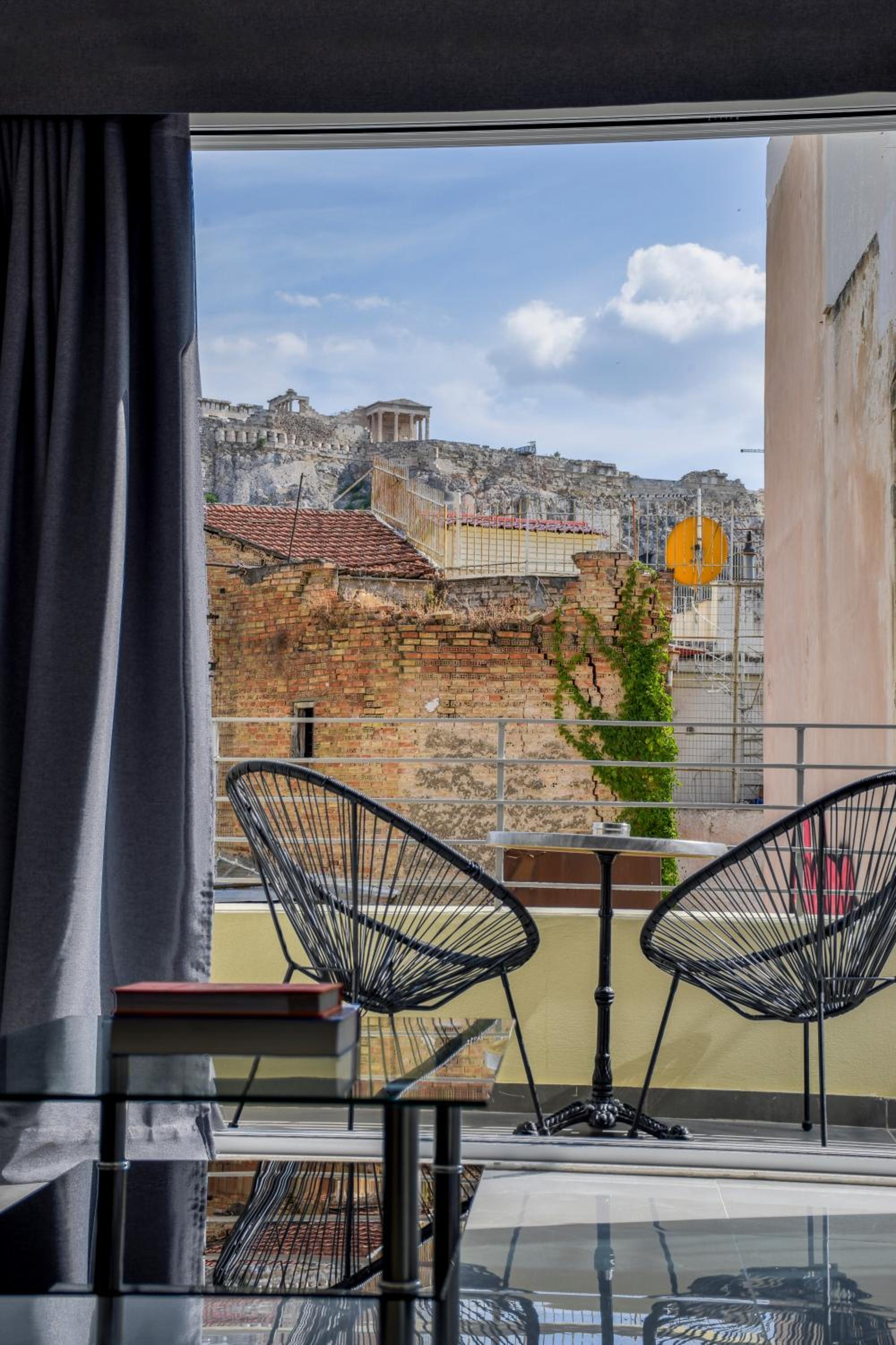 Deluxe Apartment with Balcony and Acropolis View photo 2