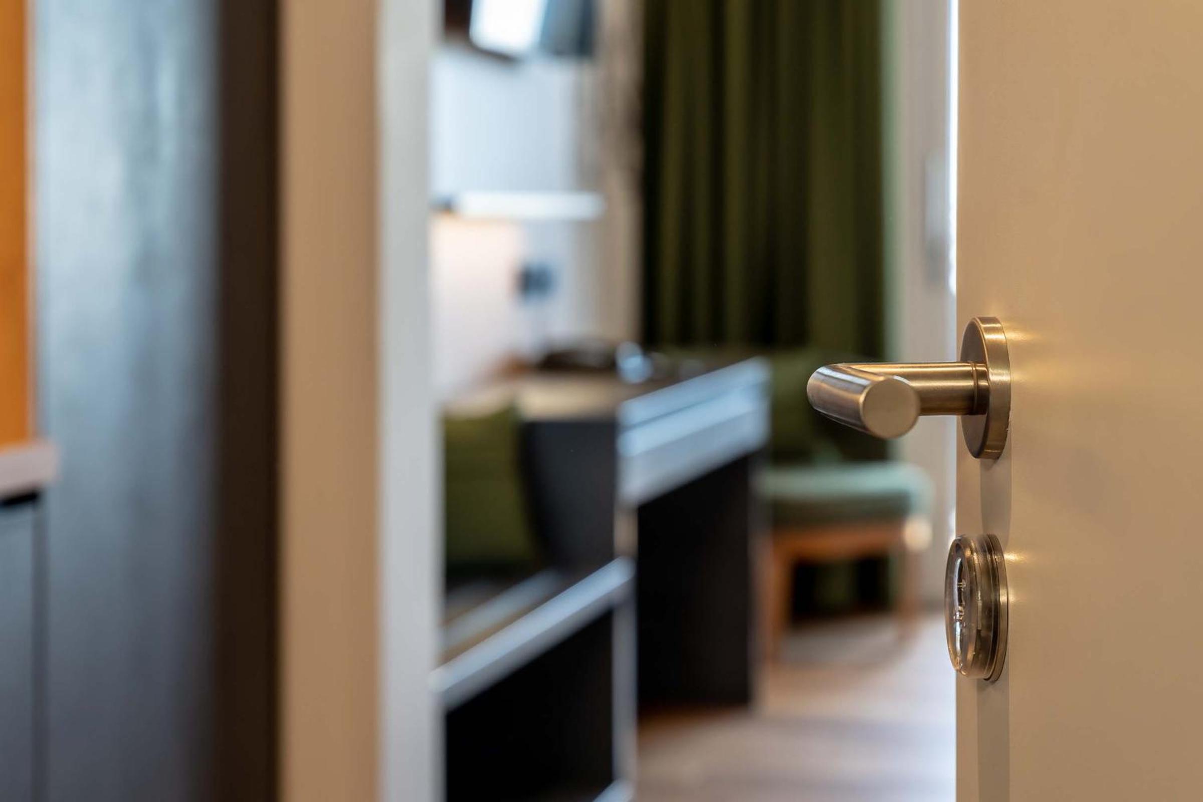 Standard Twin Room - Photo 40