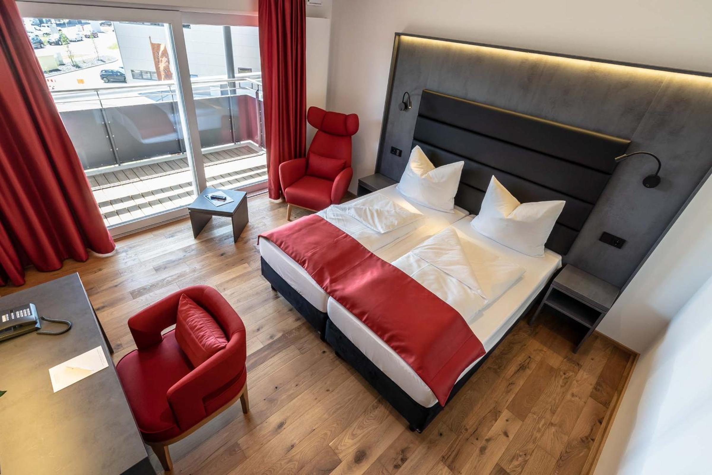 Standard Twin Room - Photo 3