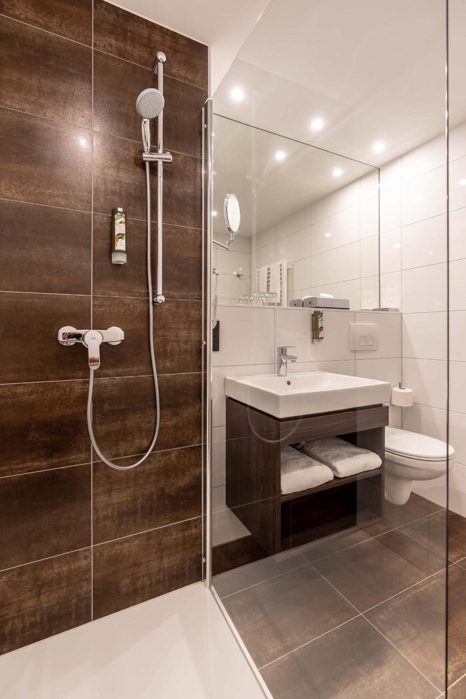 Standard Twin Room - Photo 6