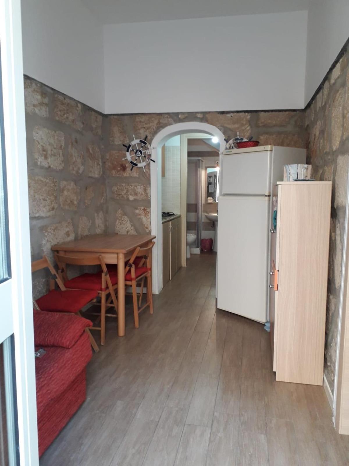 One-Bedroom Apartment - Photo 4