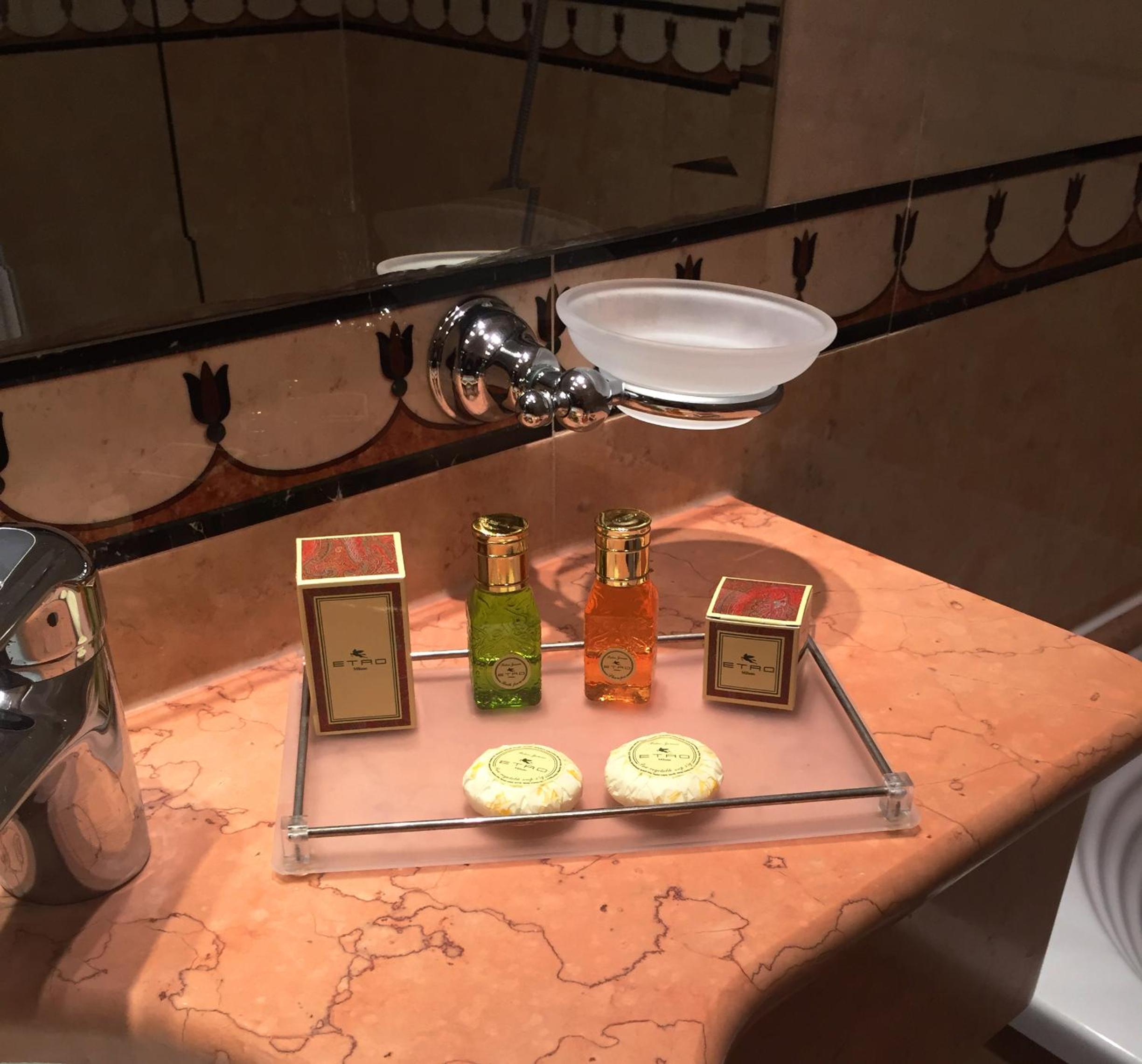 Junior Suite with Canal View thumbnail 6